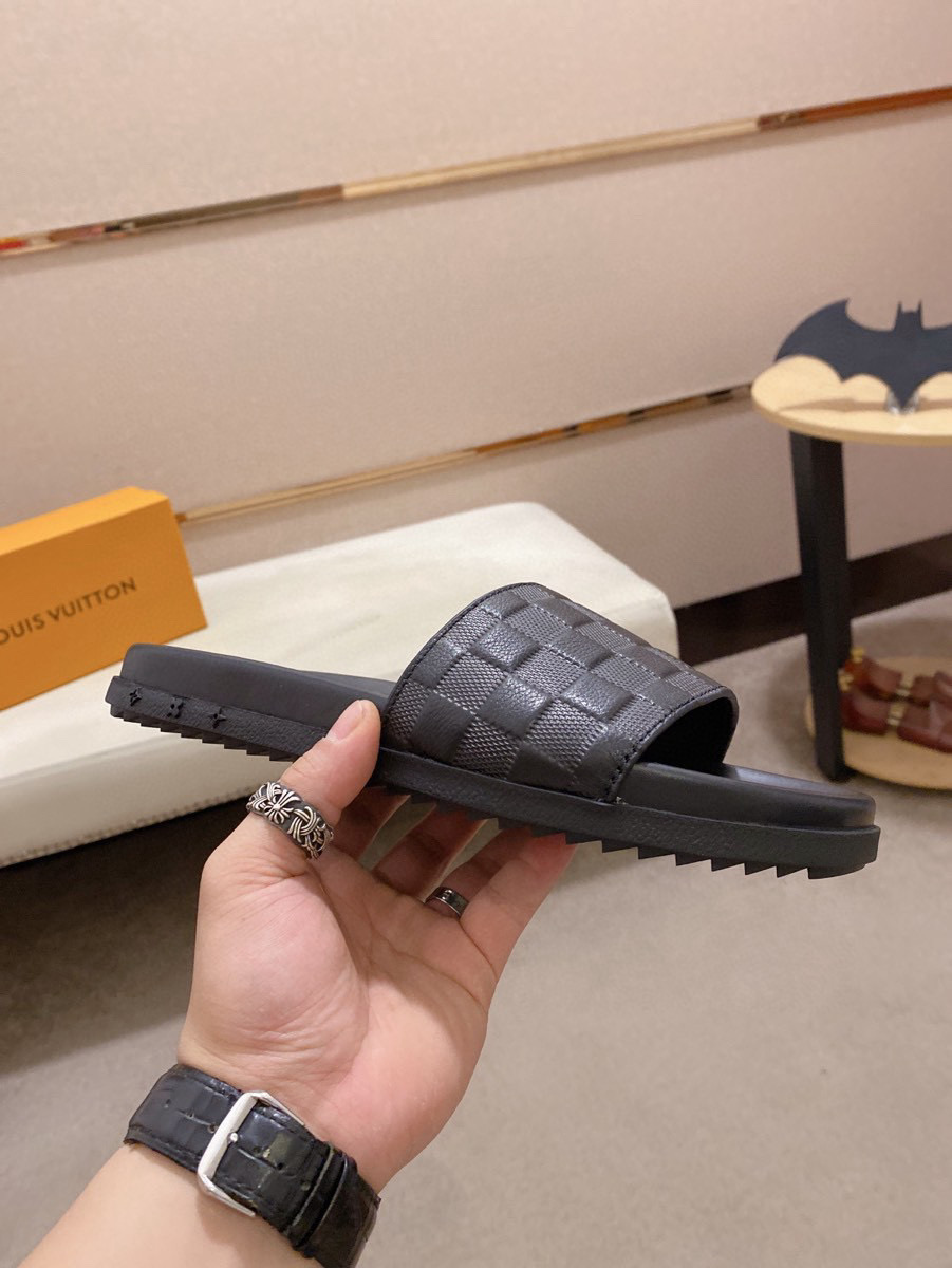 Louis Vuitton Men's Leather Slide Sandal Summer Beach Slippers Sizes 38-44 5 i1742032774929 2918 0 3