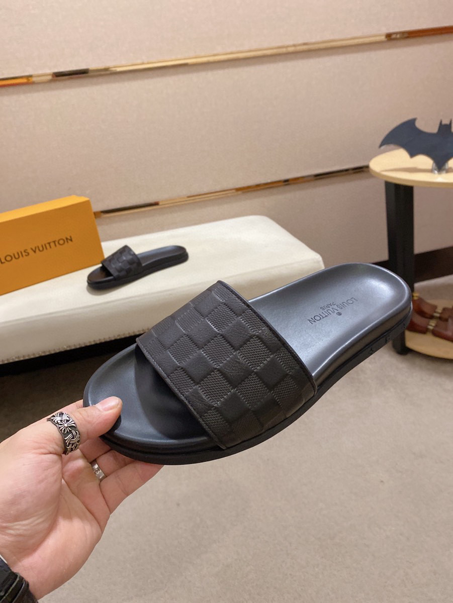 Louis Vuitton Men's Leather Slide Sandal Summer Beach Slippers Sizes 38-44 4 i1742032774929 6452 0 2