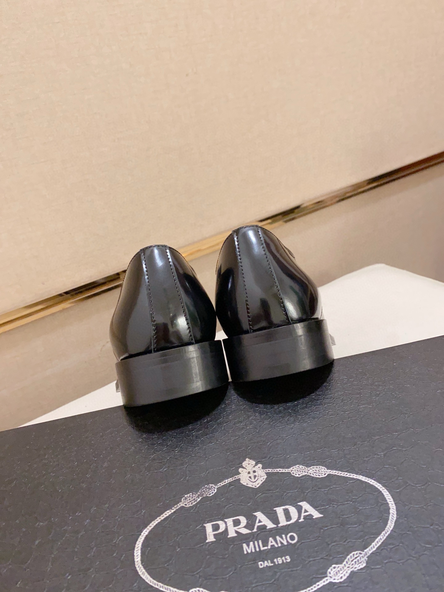 Prada Men's Black Leather Oxford Dress Shoes - Stylish & Comfortable 8 i1742109617532 3516 0 6