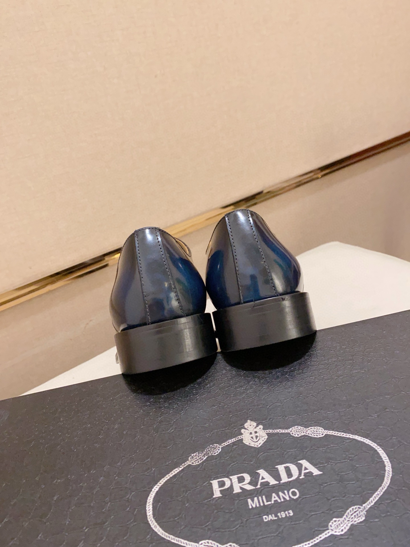 Prada Men's Leather Oxford Dress Shoes - Classic Style, Premium Comfort 9 i1742109641990 2715 0 7