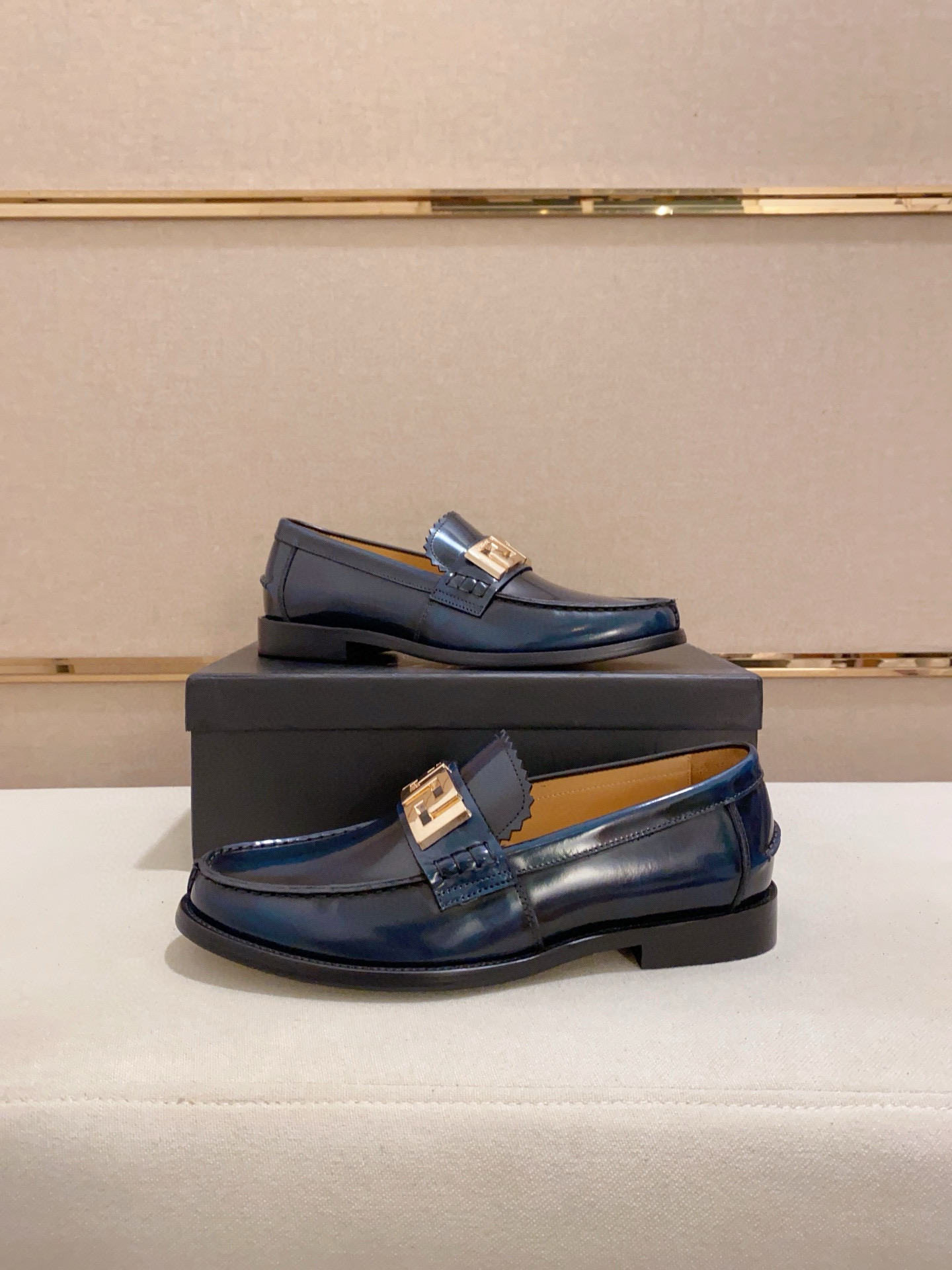 Prada Men's Leather Loafers with Buckle Detail - Stylish and Comfortable 7 i1742109967361 6194 0 5