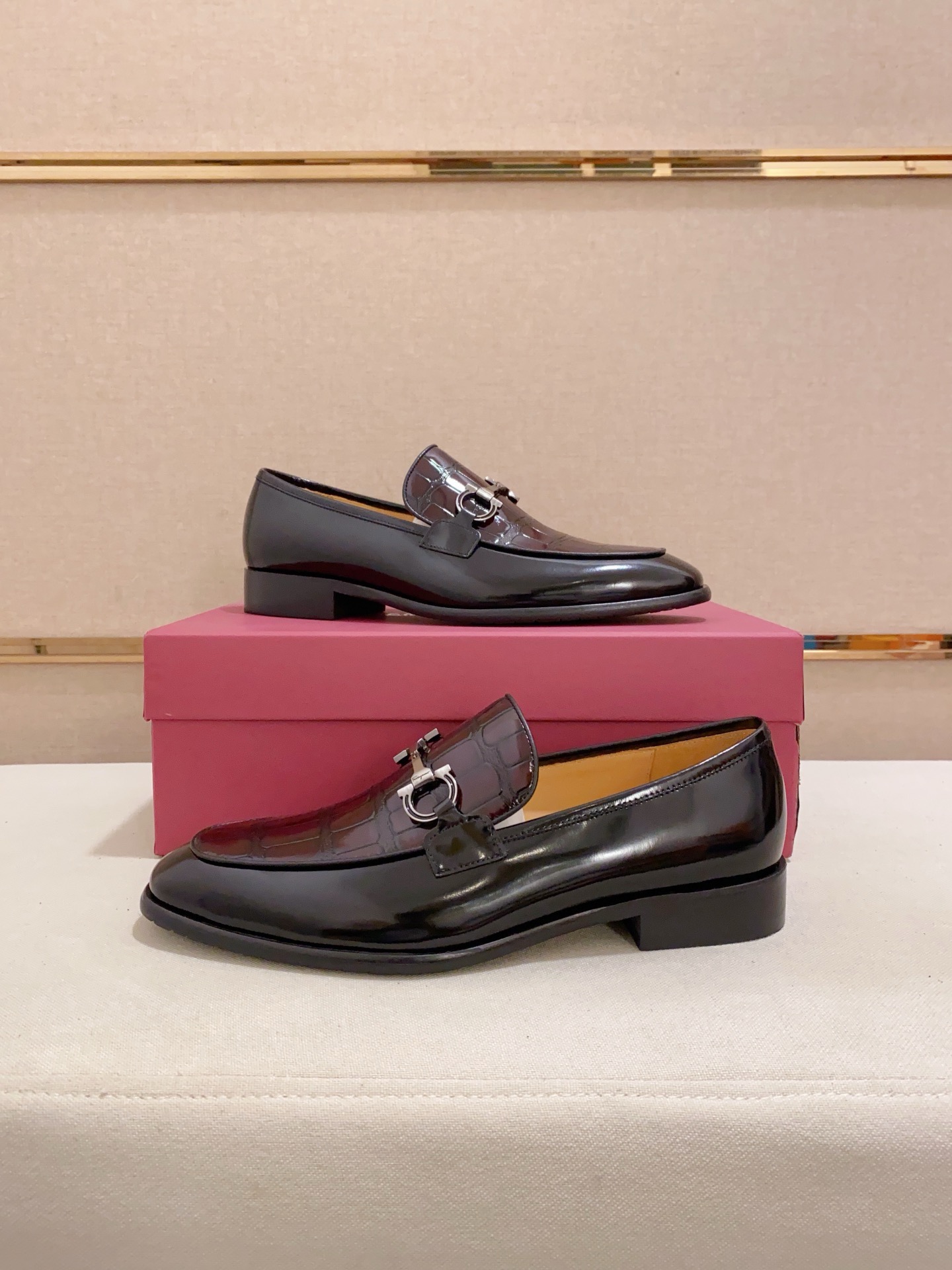 Ferragamo Men's Black Leather Crocodile-Embossed Loafers Dress Shoes 6 i1742110641098 9993 0 4