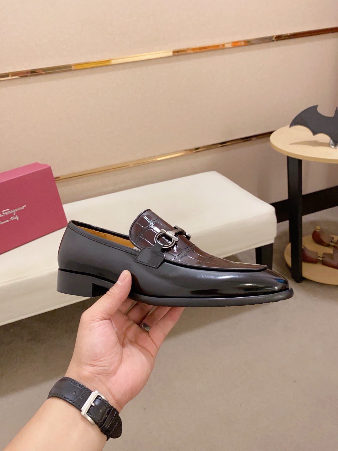 Ferragamo Men's Black Leather Crocodile-Embossed Loafers Dress Shoes 5 i1742110686042 2070 0 3