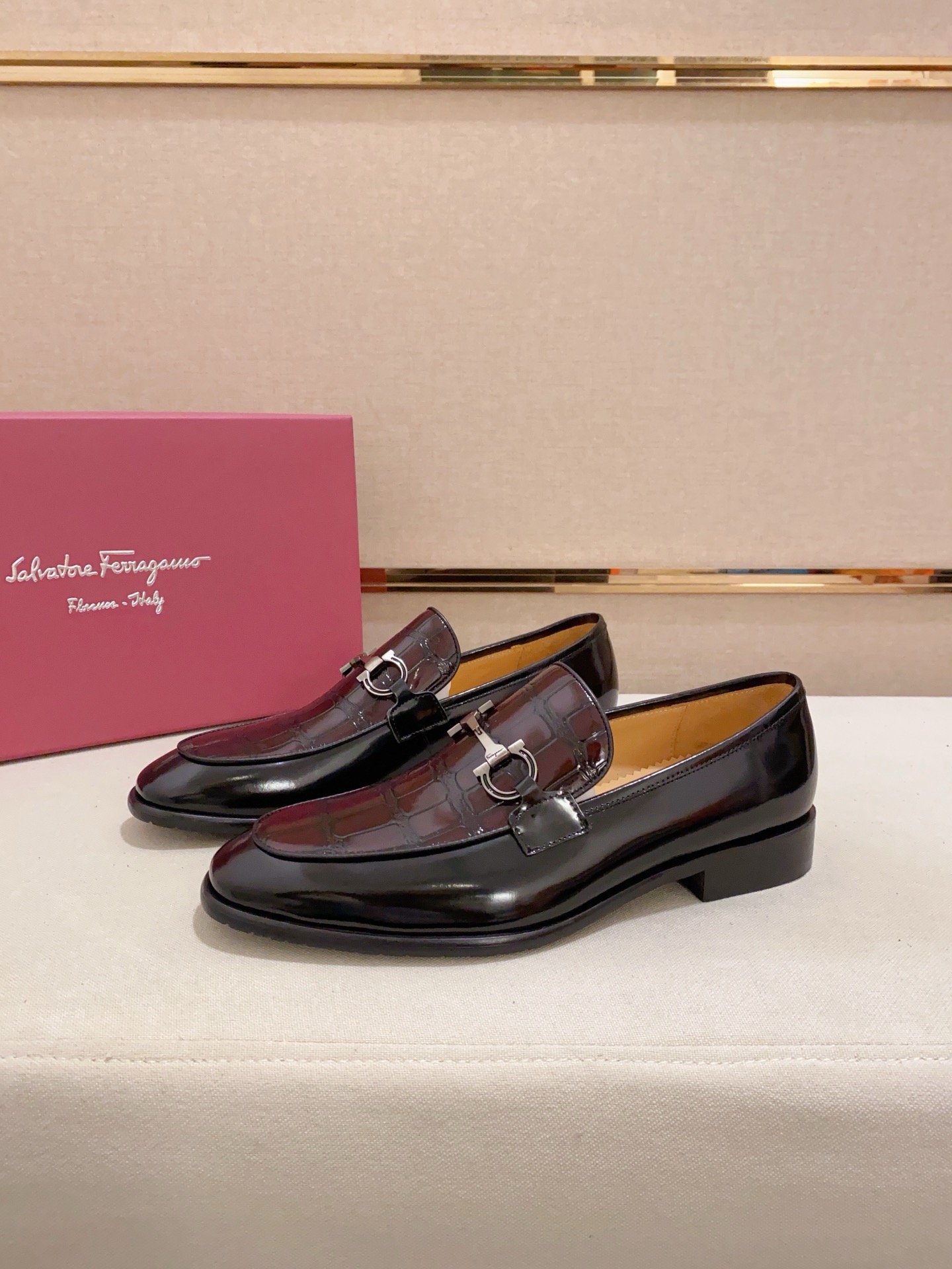 Ferragamo Men's Black Leather Crocodile-Embossed Loafers Dress Shoes 4 i1742110686044 291 0 2