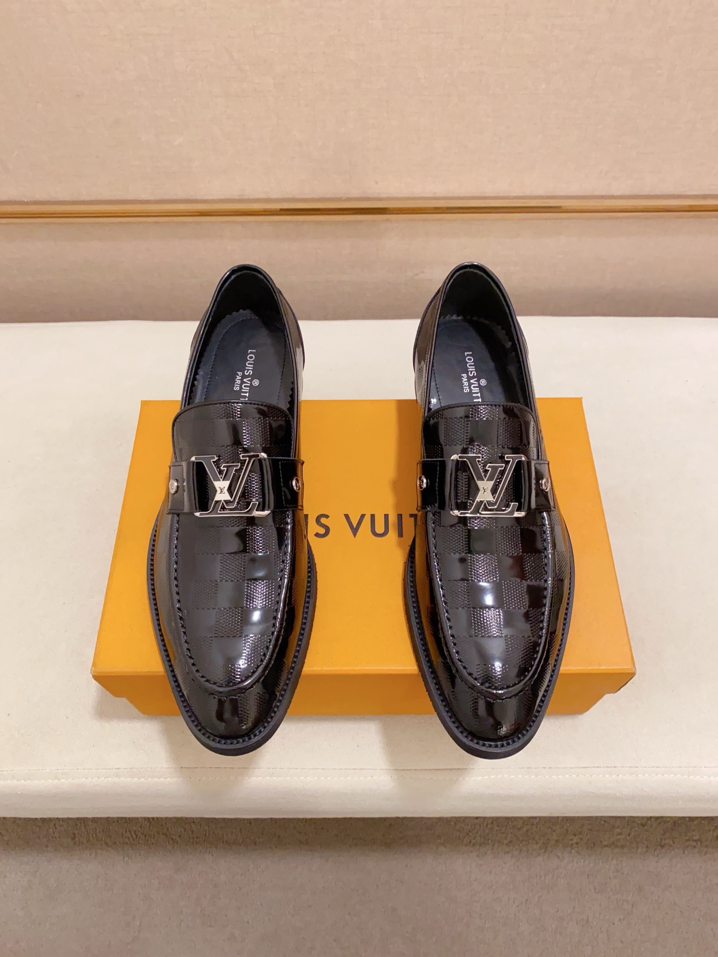 LOUIS VUITTON Men's Casual Leather Loafers With Metal Buckle 8 i1742110865503 1087 0 6