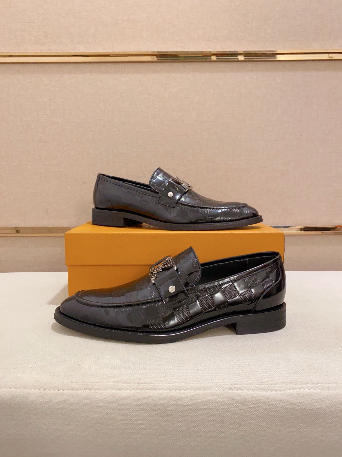 LOUIS VUITTON Men's Casual Leather Loafers With Metal Buckle 6 i1742110865504 5976 0 4