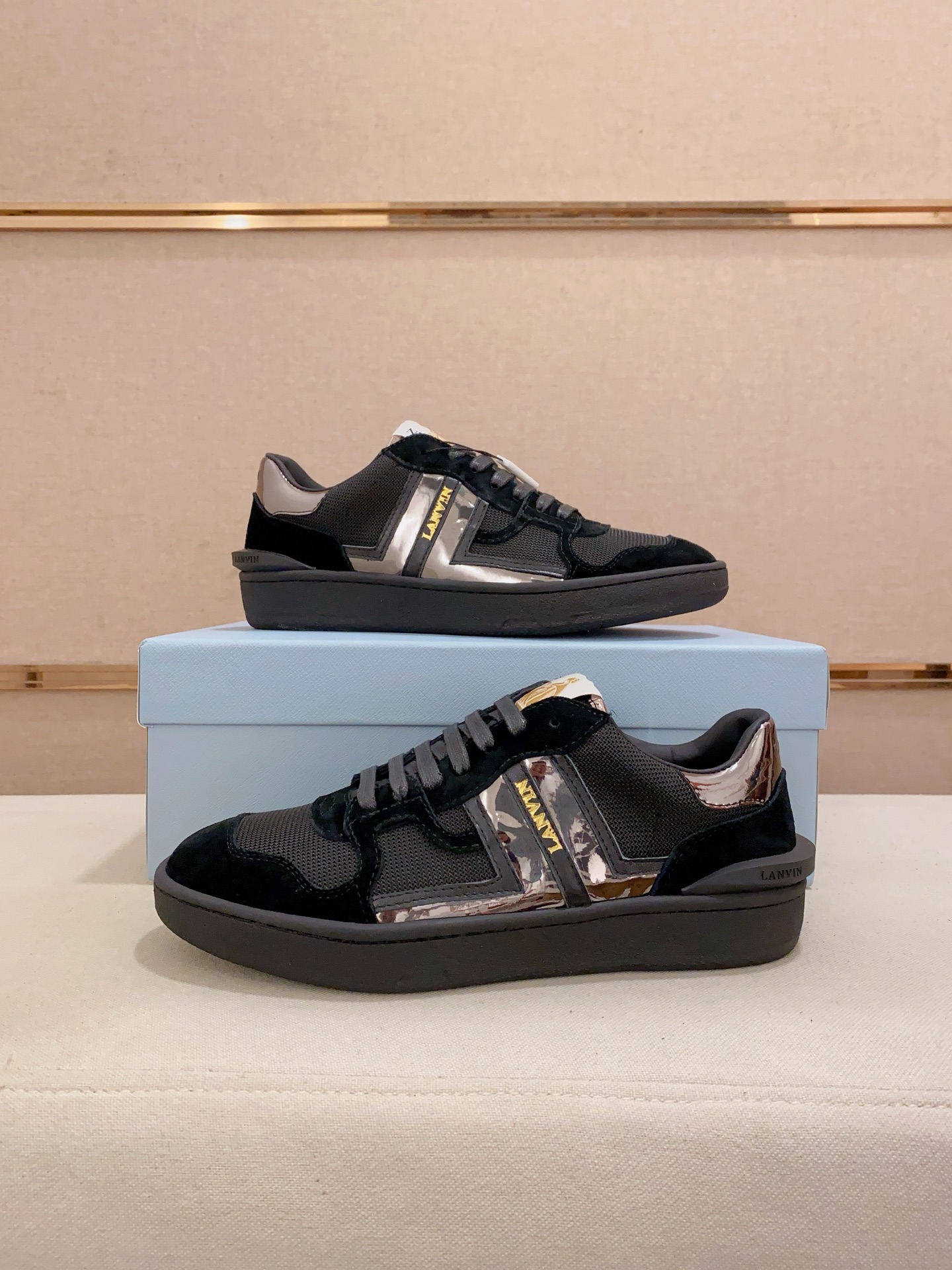 Lanvin Limited Edition Unisex Sneakers: Classic Style with Modern Appeal 8 i1742197219719 2842 0 6