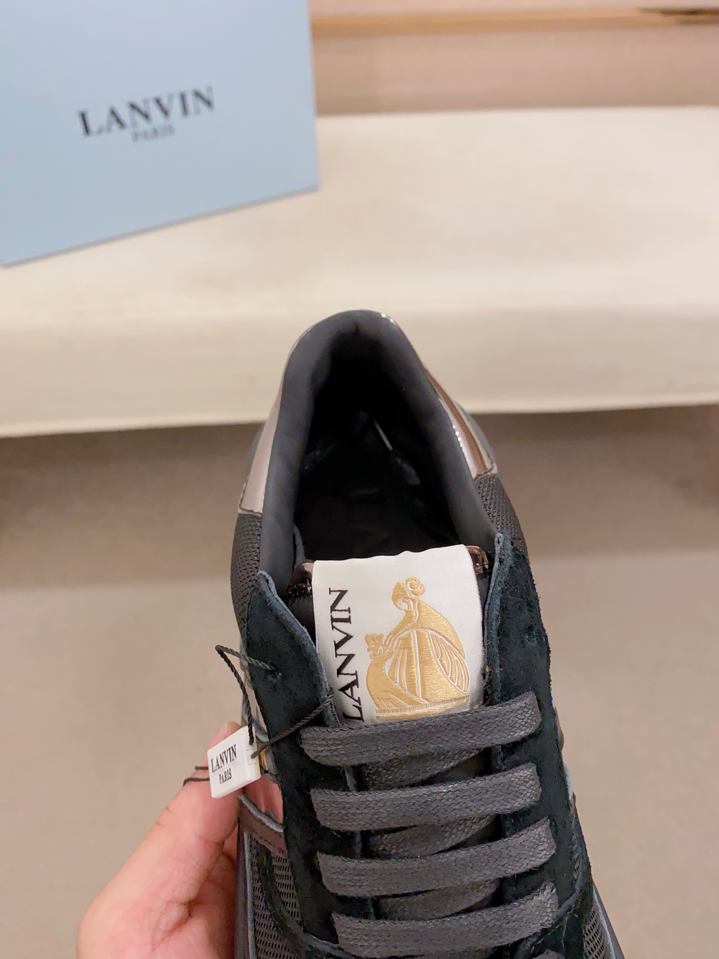 Lanvin Limited Edition Unisex Sneakers: Classic Style with Modern Appeal 7 i1742197219719 8769 0 5