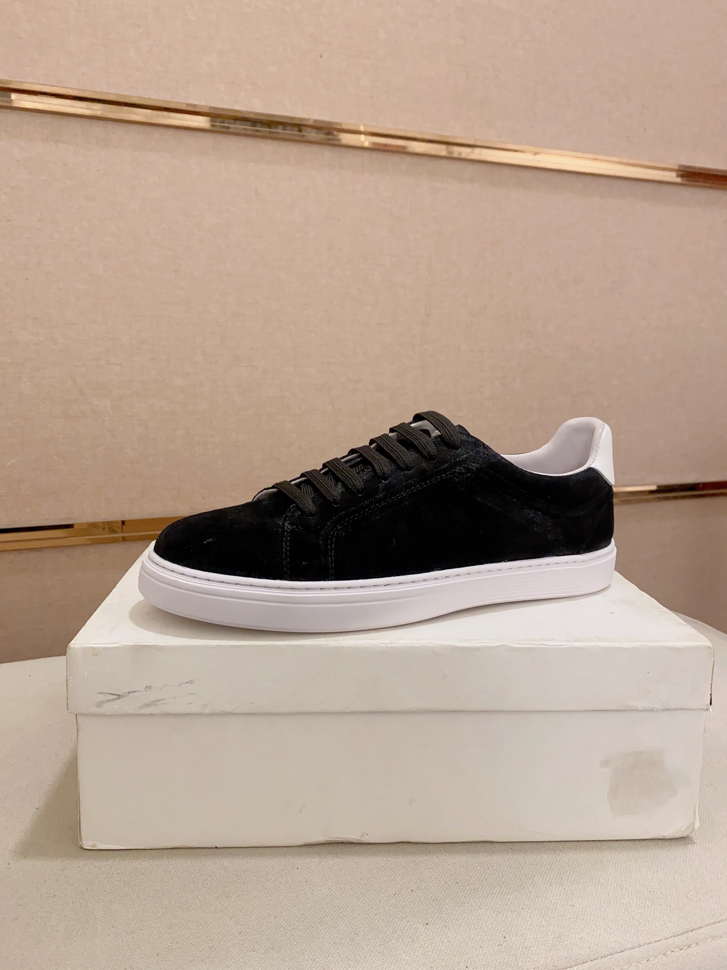 Brunello Cucinelli Men's Suede Leather Sneakers - Stylish & Comfortable