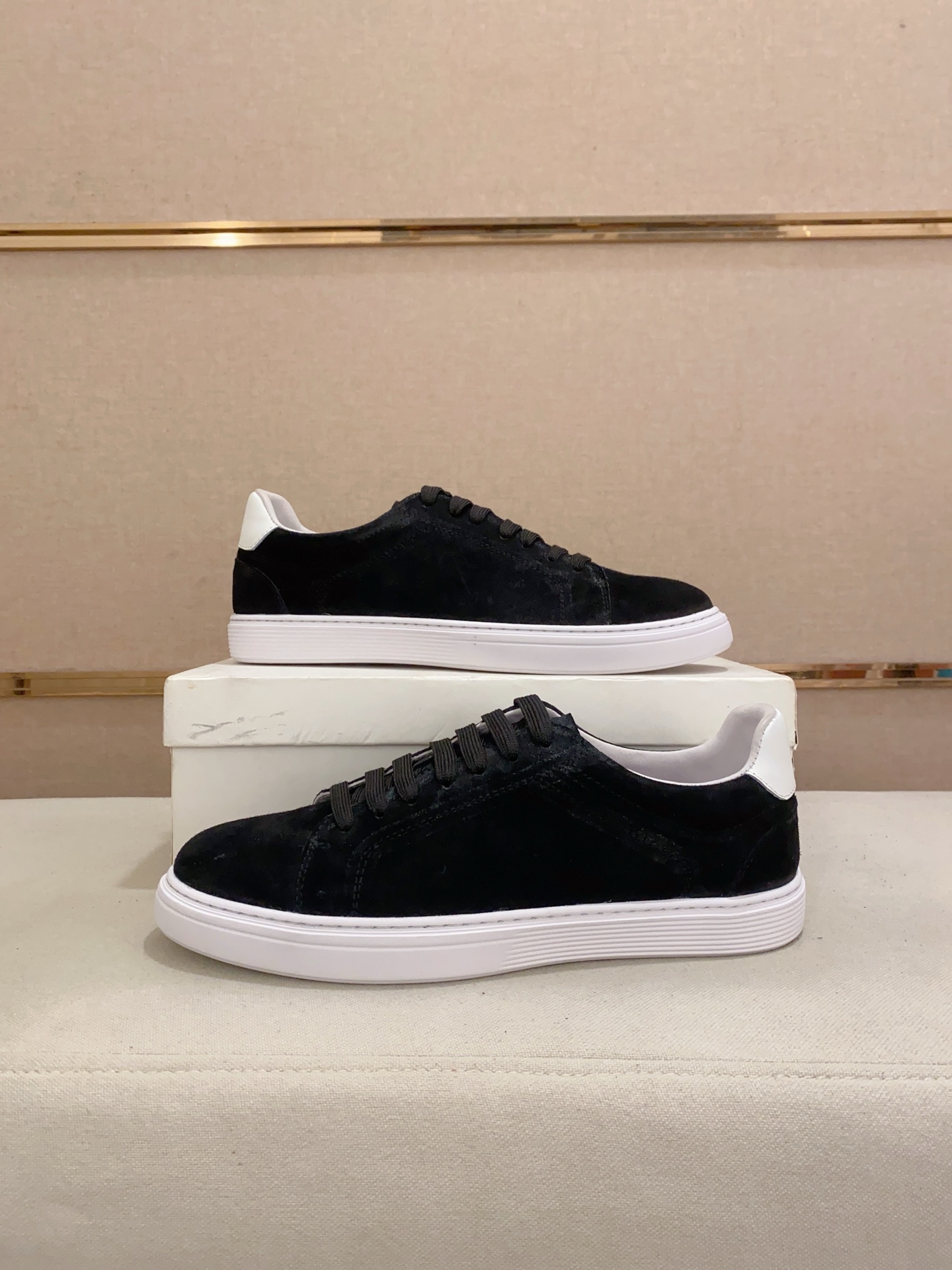 Brunello Cucinelli Men's Suede Leather Sneakers - Stylish & Comfortable 8 i1742455032365 718 0 6