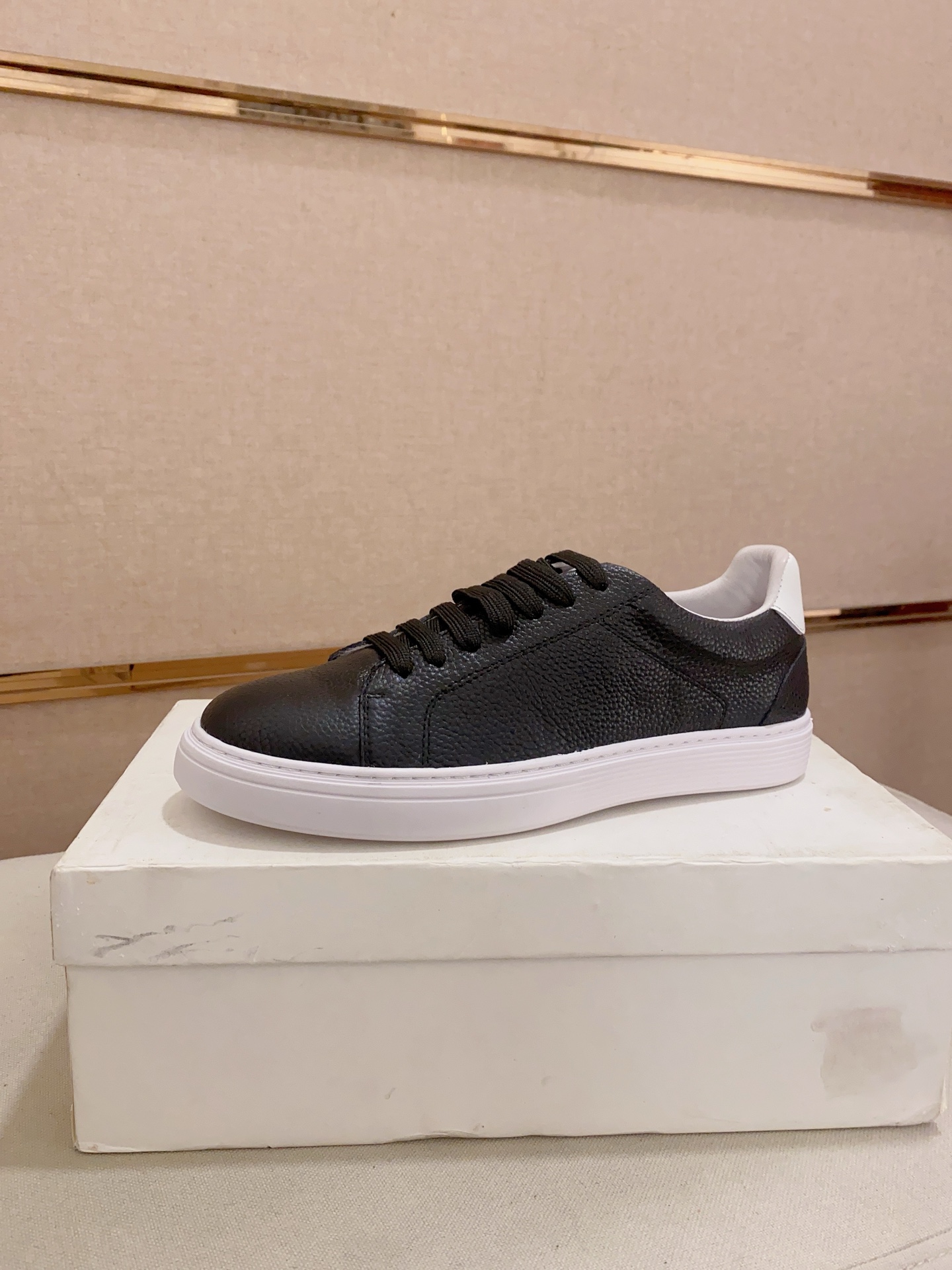 Brunello Cucinelli Men's Leather Sneakers - Stylish, Comfortable, and Durable 2 i1742455170959 2064 0 0