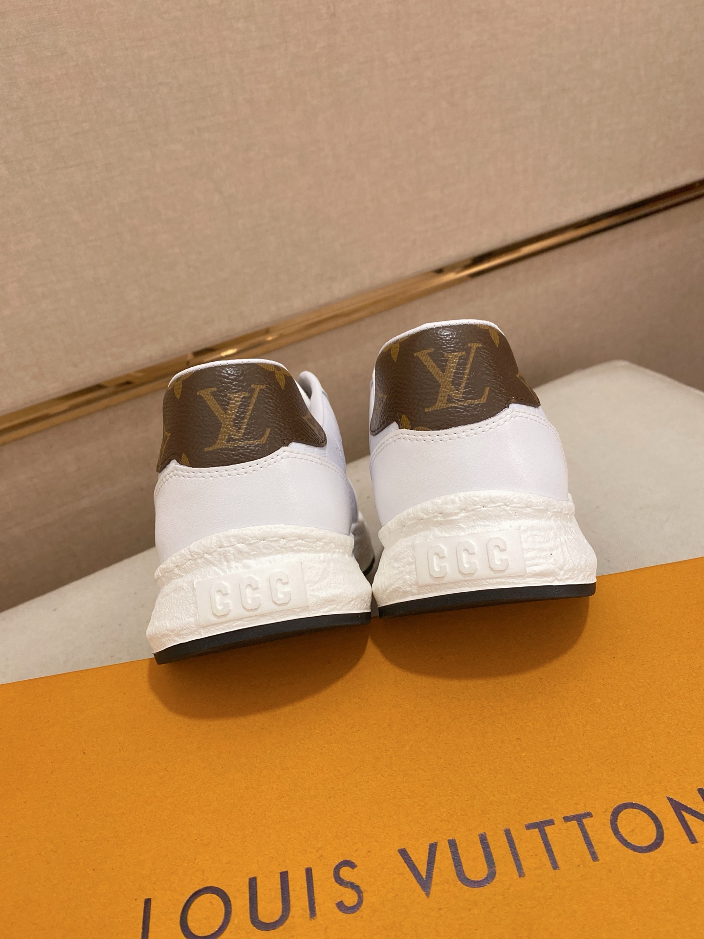 Louis Vuitton Men's White Leather Low-Top Sneakers Size 38-44 9 i1742626863625 7026 0 7