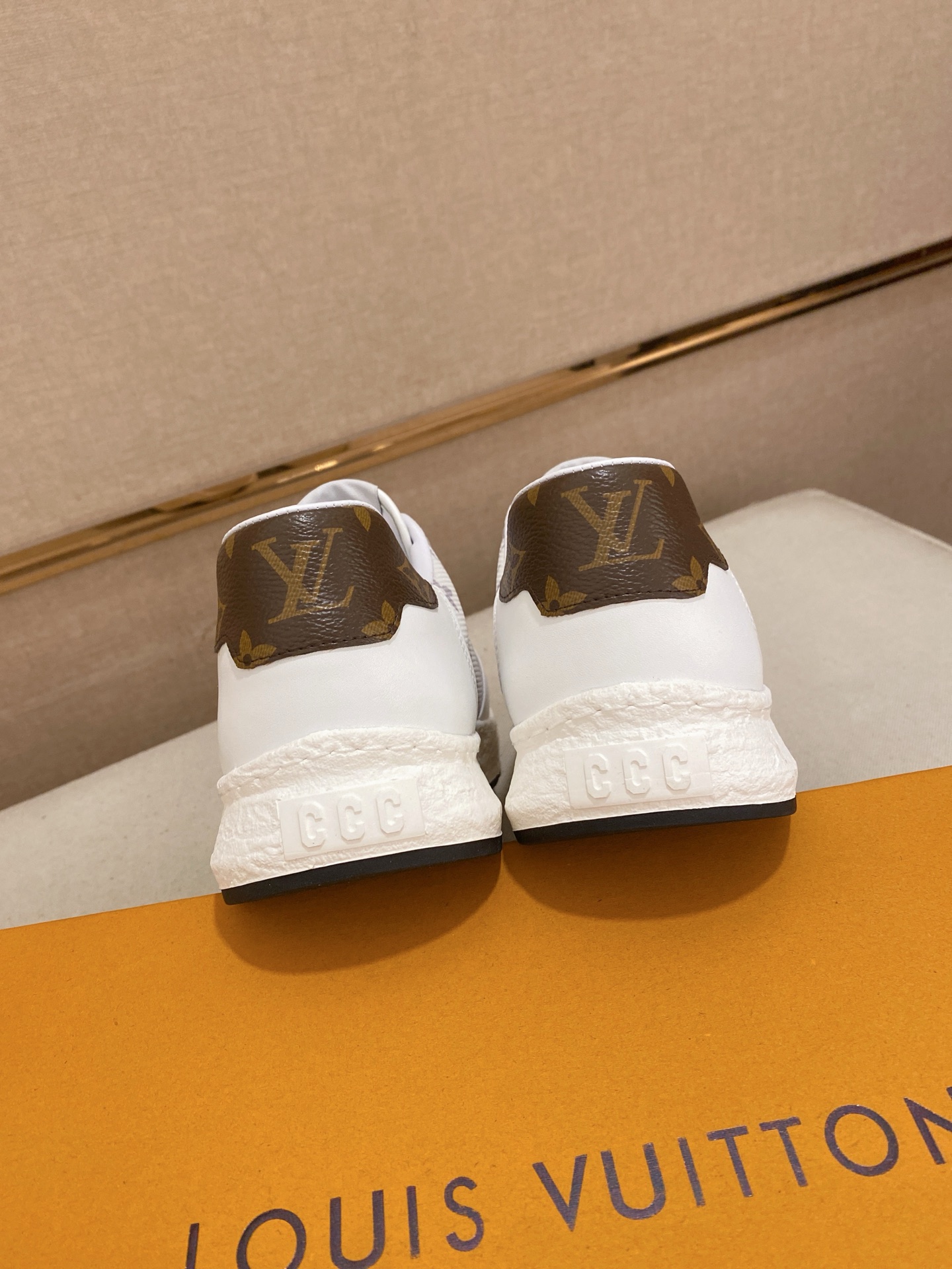 Louis Vuitton Men's White Leather Lace-Up Sneakers Size 38-44 9 i1742626996972 1682 0 7