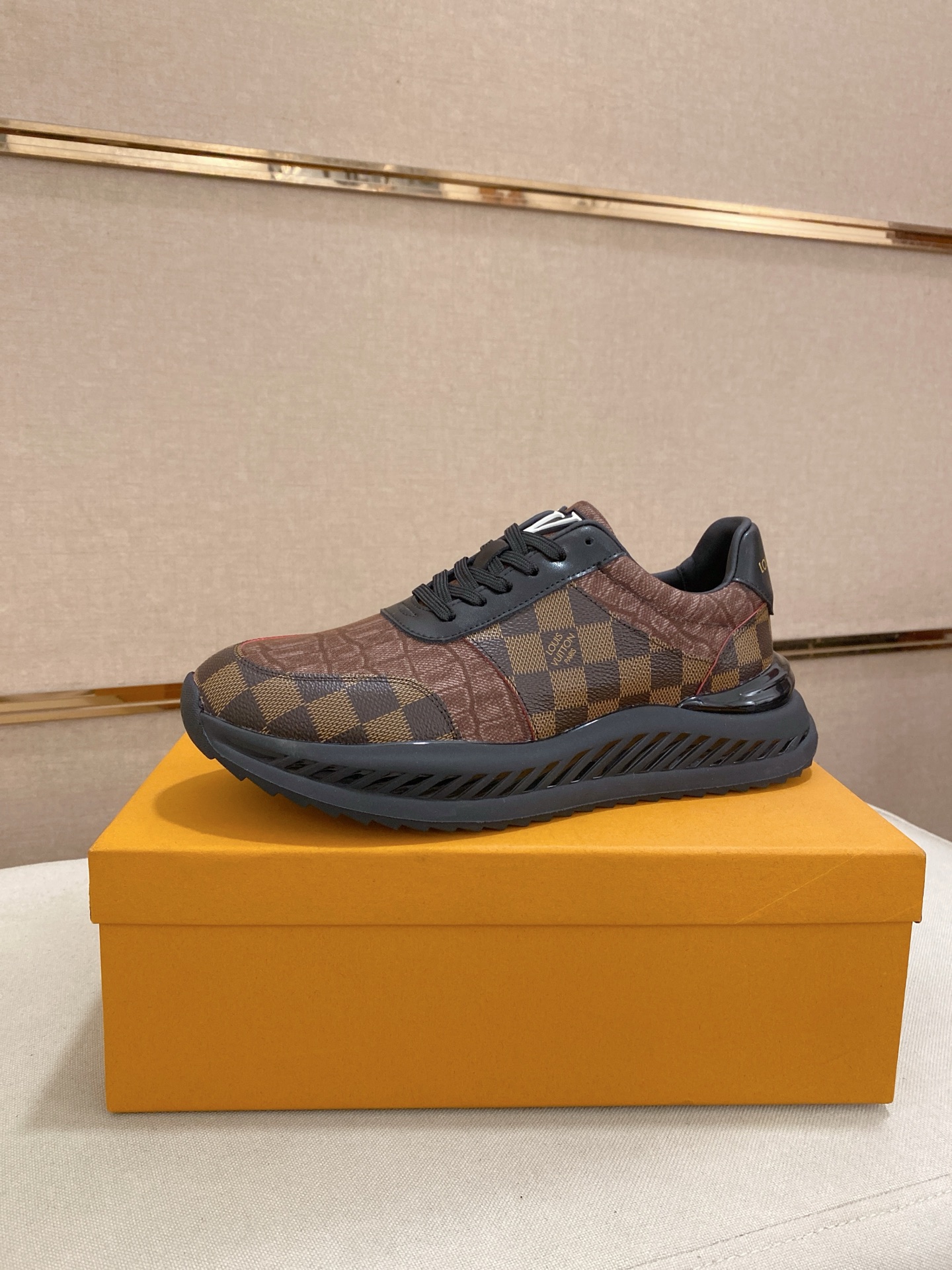 Louis Vuitton Men's Brown Leather Checkered Pattern Comfortable Sneakers 2 i1742627219631 5836 0 0