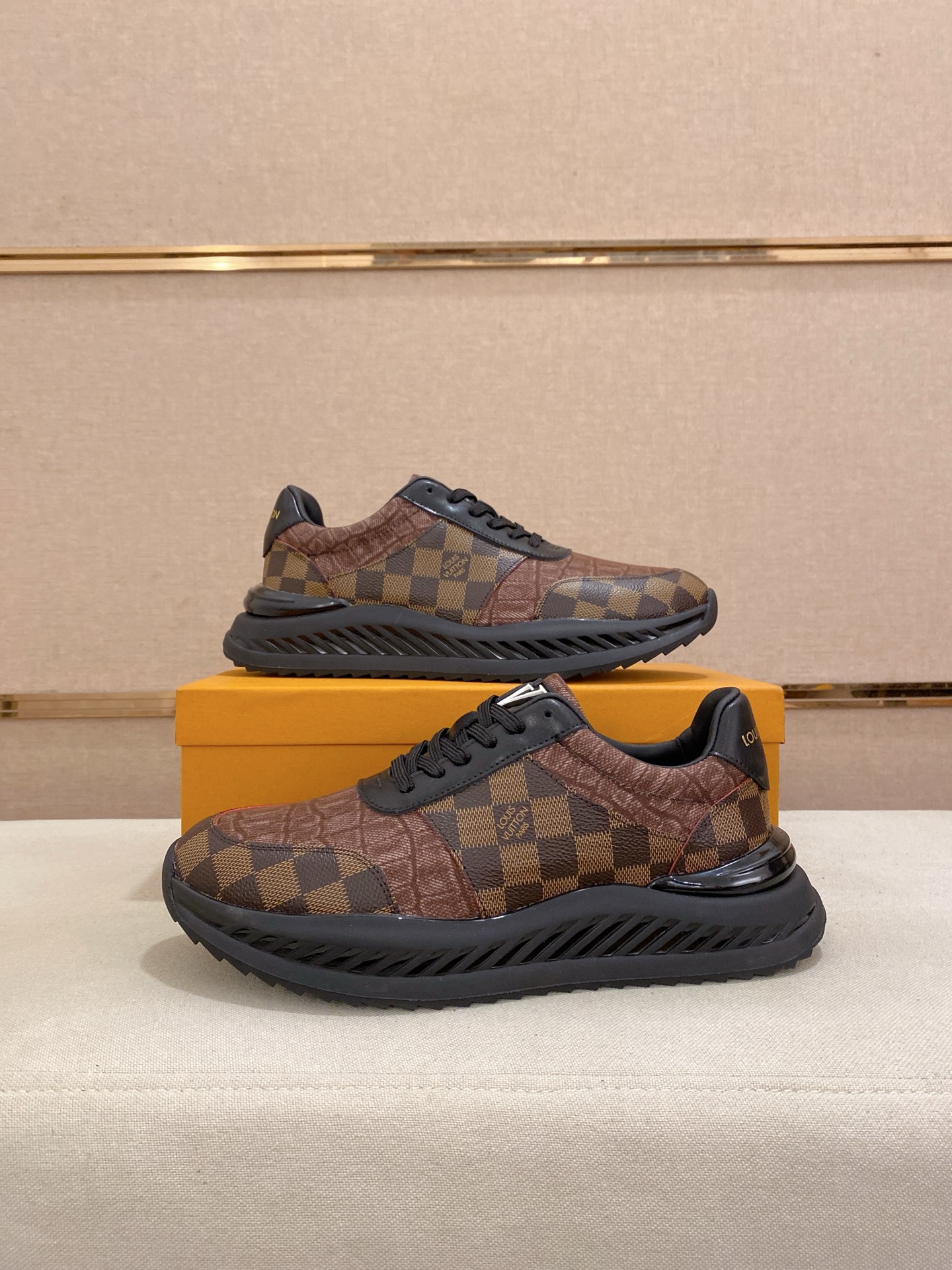 Louis Vuitton Men's Brown Leather Checkered Pattern Comfortable Sneakers 8 i1742627221242 3159 0 6