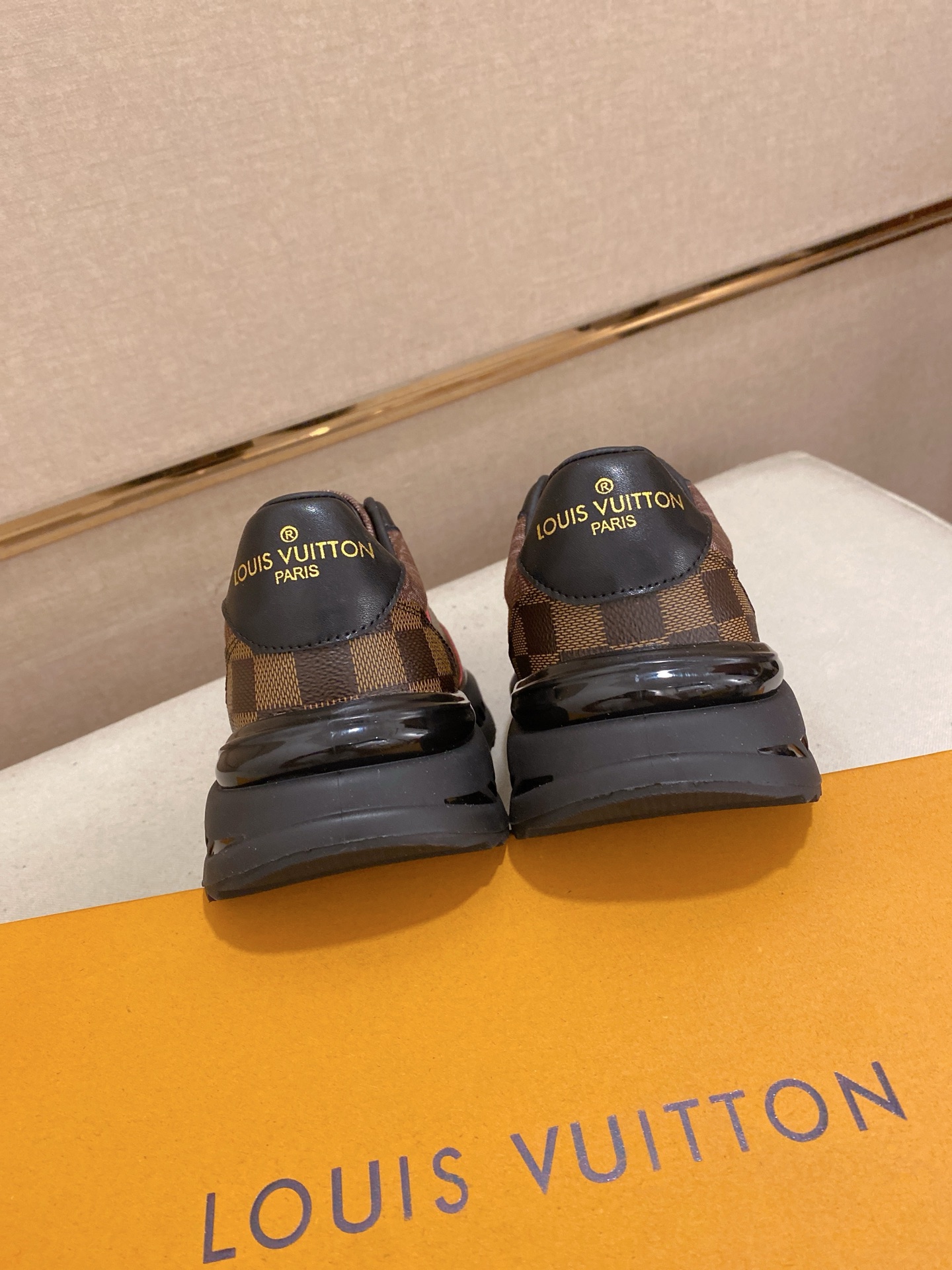 Louis Vuitton Men's Brown Leather Checkered Pattern Comfortable Sneakers 9 i1742627221302 2041 0 7
