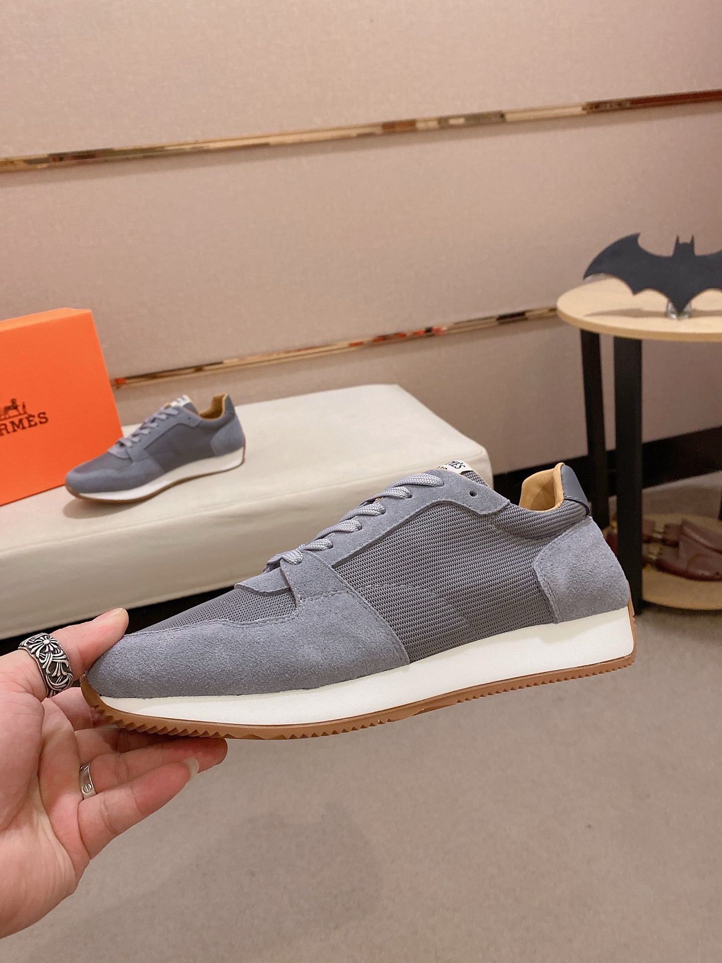 Hermès Men's Classic Sneakers - Italian Leather, Comfortable Fit, Sizes 38-44 4 i1742631540676 7032 0 2