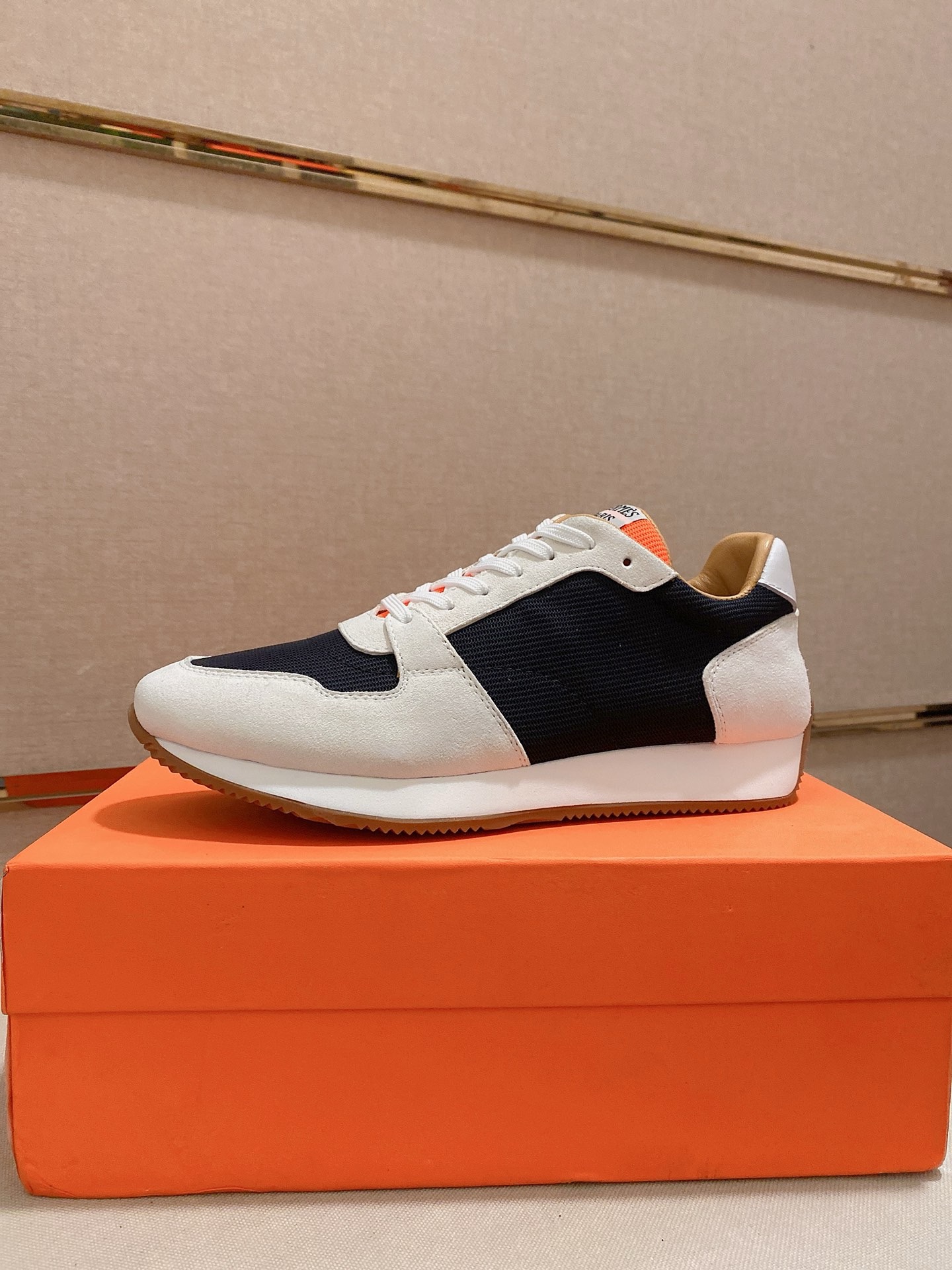 Hermès Men's Classic Sneakers - Italian Leather, Comfortable Fit (Sizes 38-44)