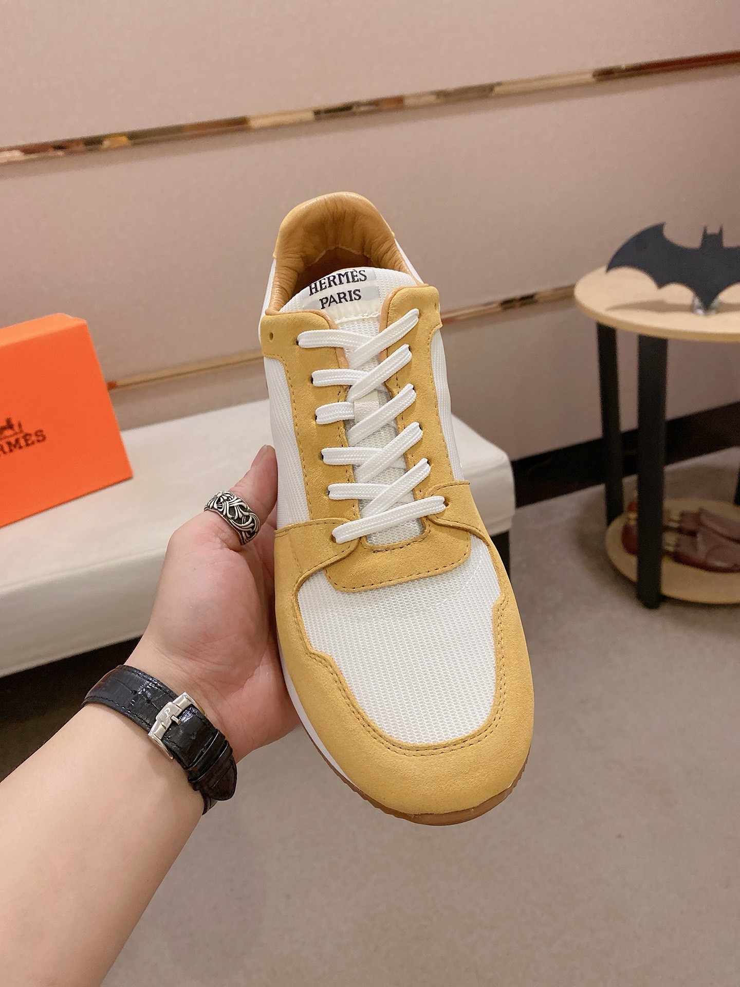 Hermès Men's Classic Sneakers in Italian Leather - Comfortable & Stylish 3 i1742631682820 2747 0 1