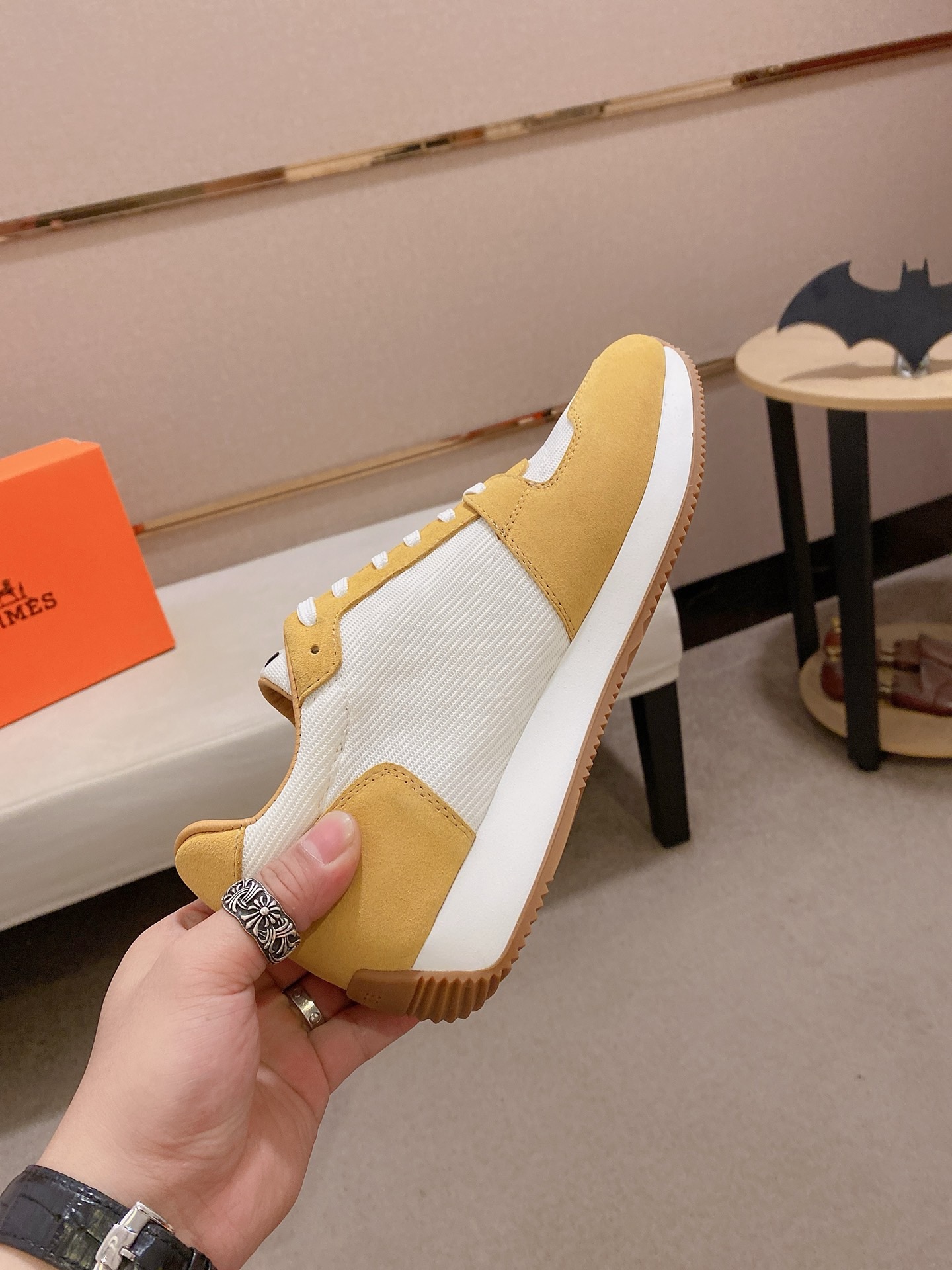 Hermès Men's Classic Sneakers in Italian Leather - Comfortable & Stylish 6 i1742631682821 1759 0 4