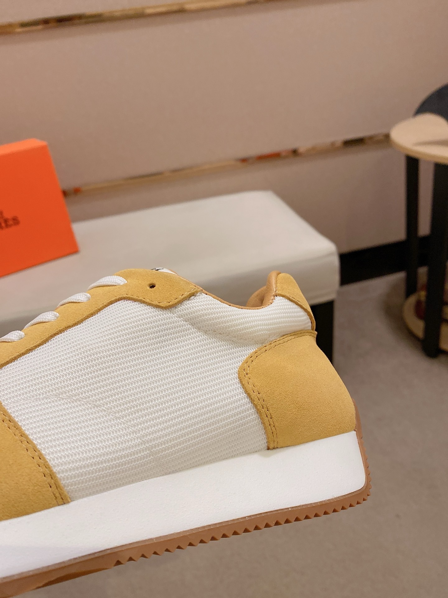 Hermès Men's Classic Sneakers in Italian Leather - Comfortable & Stylish 8 i1742631683930 181 0 6
