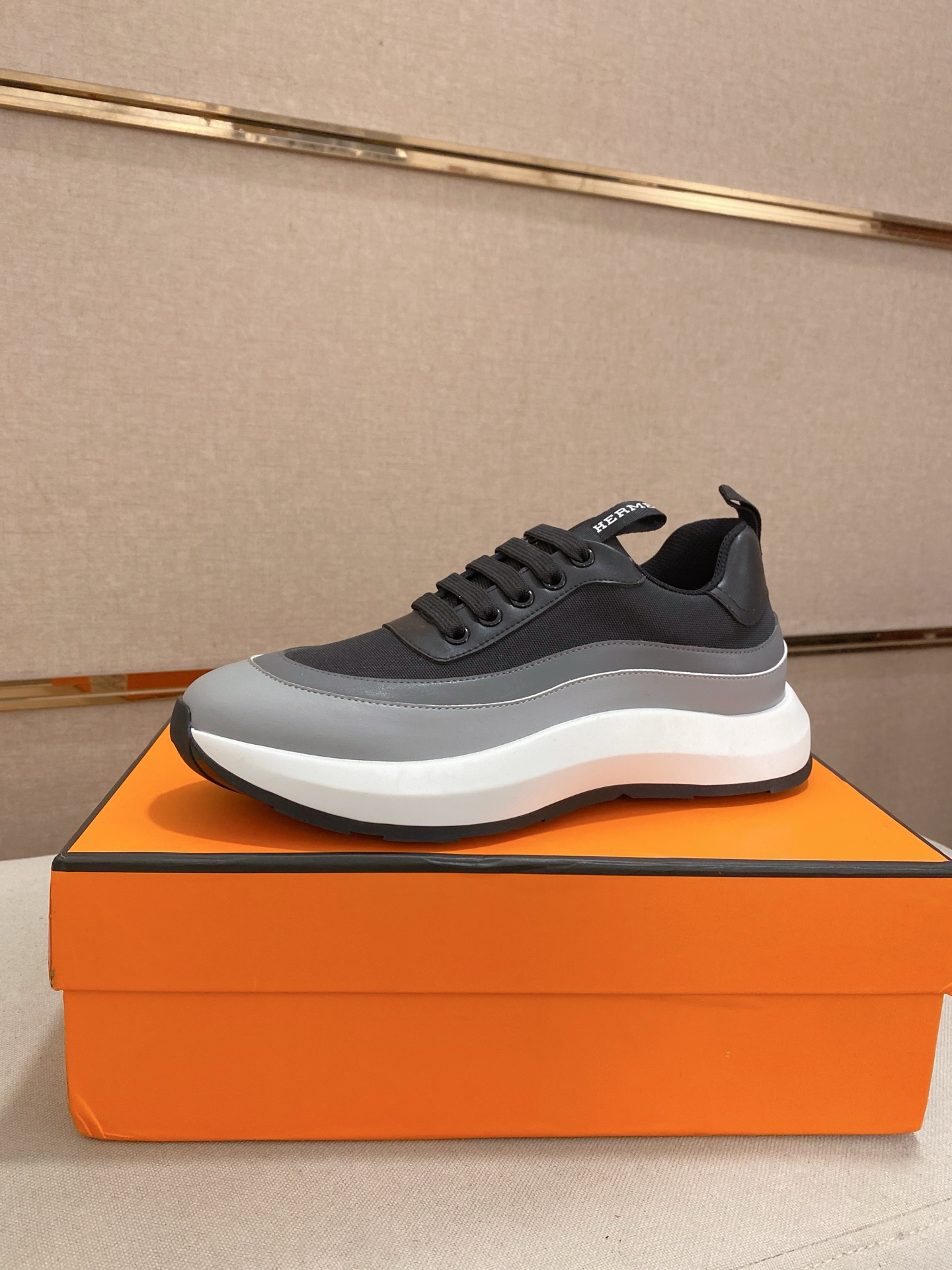 Hermes Men's Classic Sneakers - Italian Leather, Comfortable Fit, Sizes 38-44 2 i1744526787647 1392 0 0