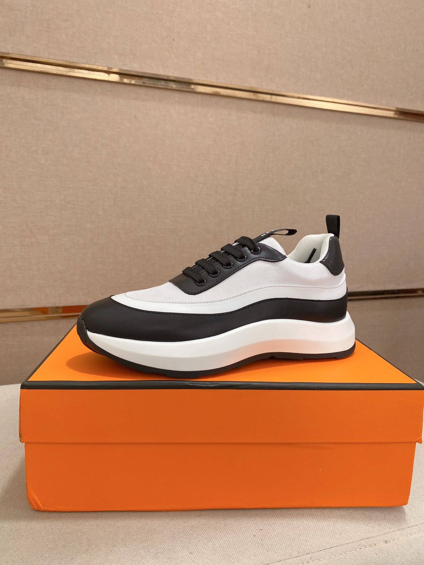 Hermes Men's Classic Sneakers - Italian Leather, Comfortable Fit, Sizes 38-44 1 Hermes Men's Classic Sneakers - Italian Leather, Comfortable Fit, Sizes 38-44