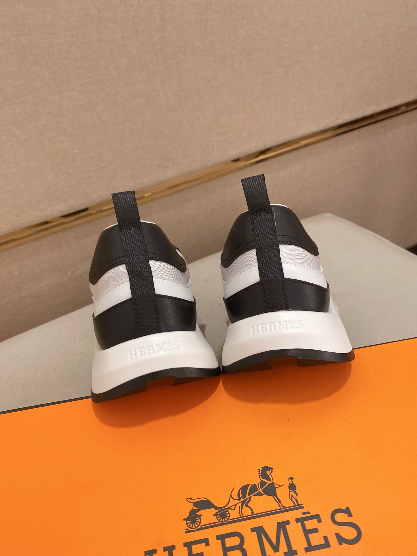 Hermes Men's Classic Sneakers - Italian Leather, Comfortable Fit, Sizes 38-44 9 i1744526858085 2487 0 7