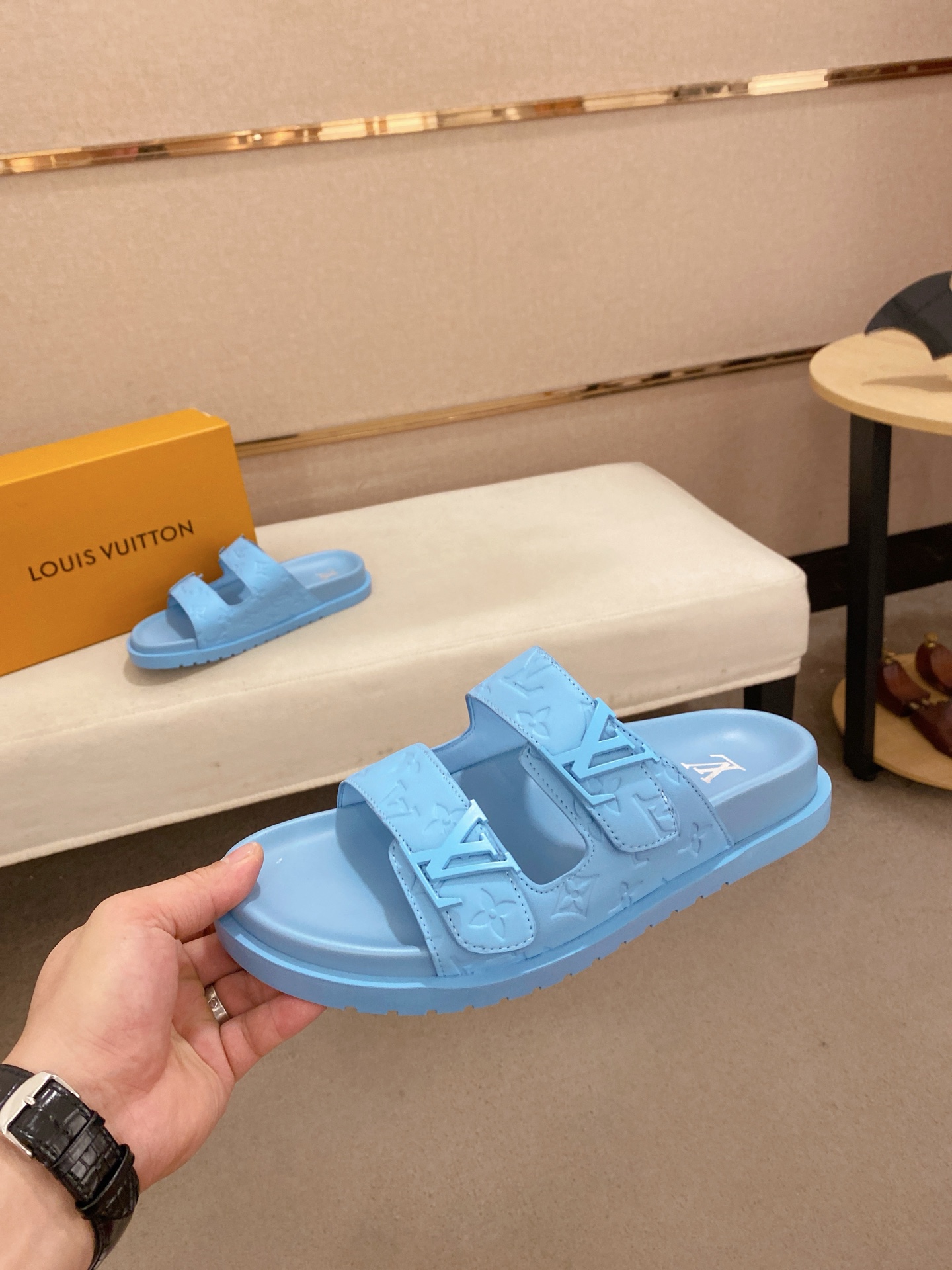 Louis Vuitton Men's Blue Leather Sandals Comfortable Summer Slides 4 i1745050530572 1150 0 5