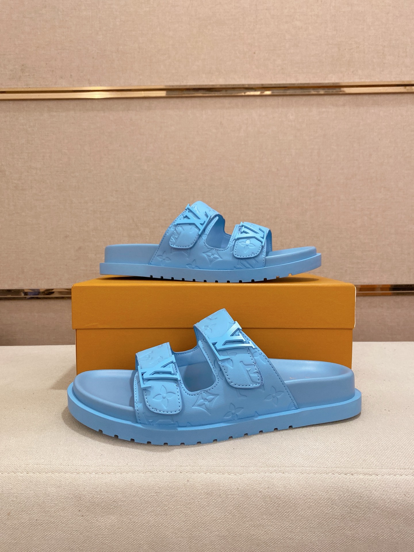 Louis Vuitton Men's Blue Leather Sandals Comfortable Summer Slides 7 i1745050531862 6637 0 6