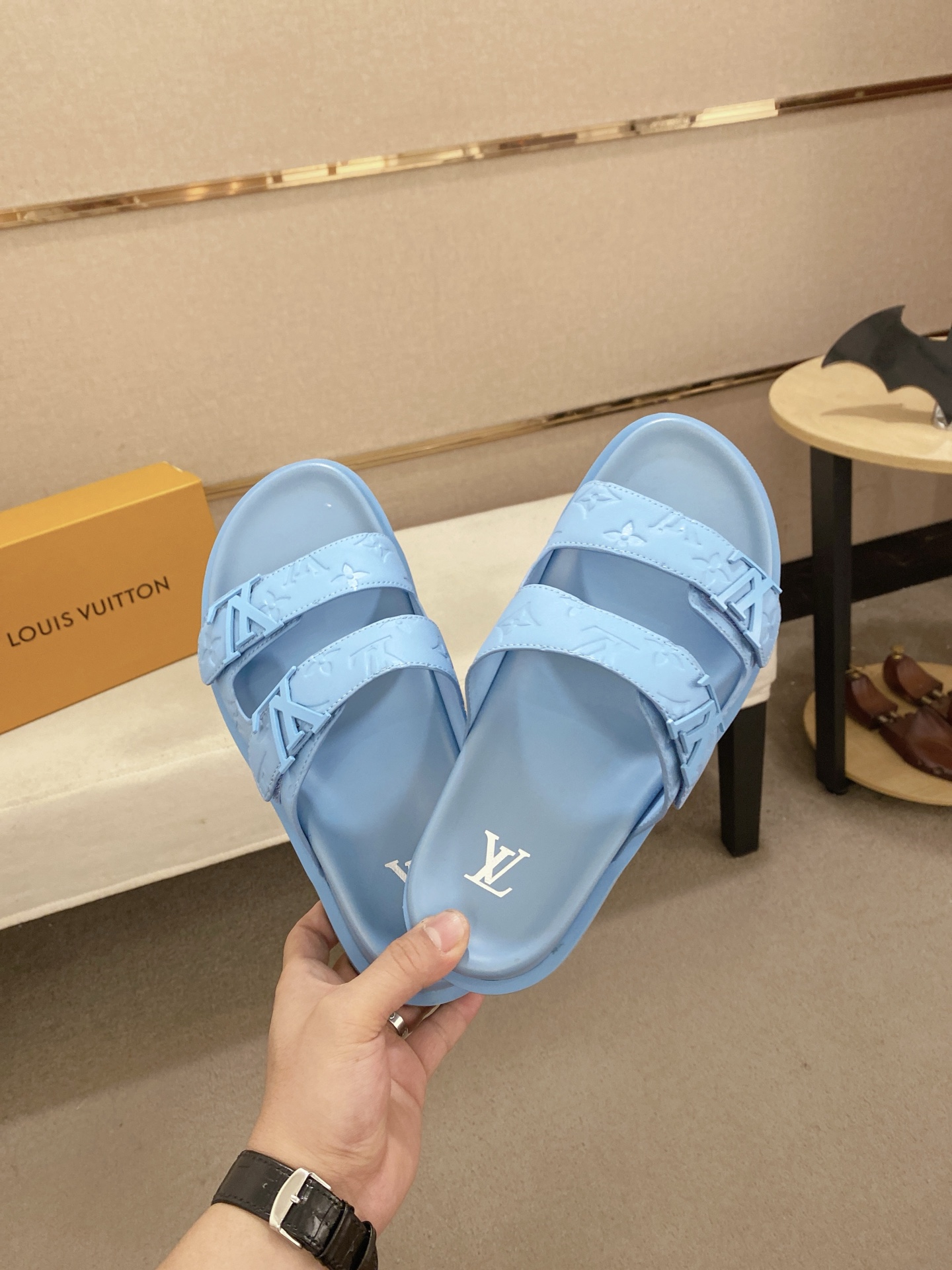 Louis Vuitton Men's Blue Leather Sandals Comfortable Summer Slides 6 i1745050532005 9263 0 4