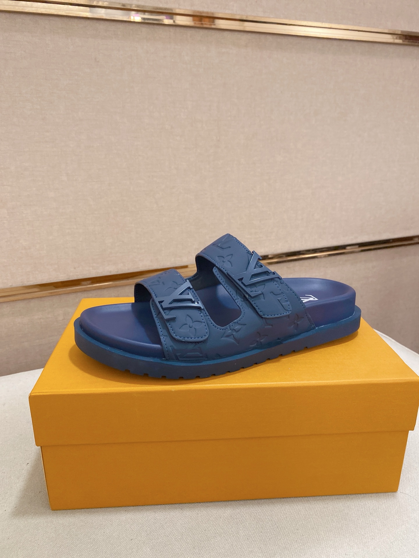 Louis Vuitton Men's Blue Leather Sandals, Sizes 38-44, Summer Style 1 Louis Vuitton Men's Blue Leather Sandals, Sizes 38-44, Summer Style