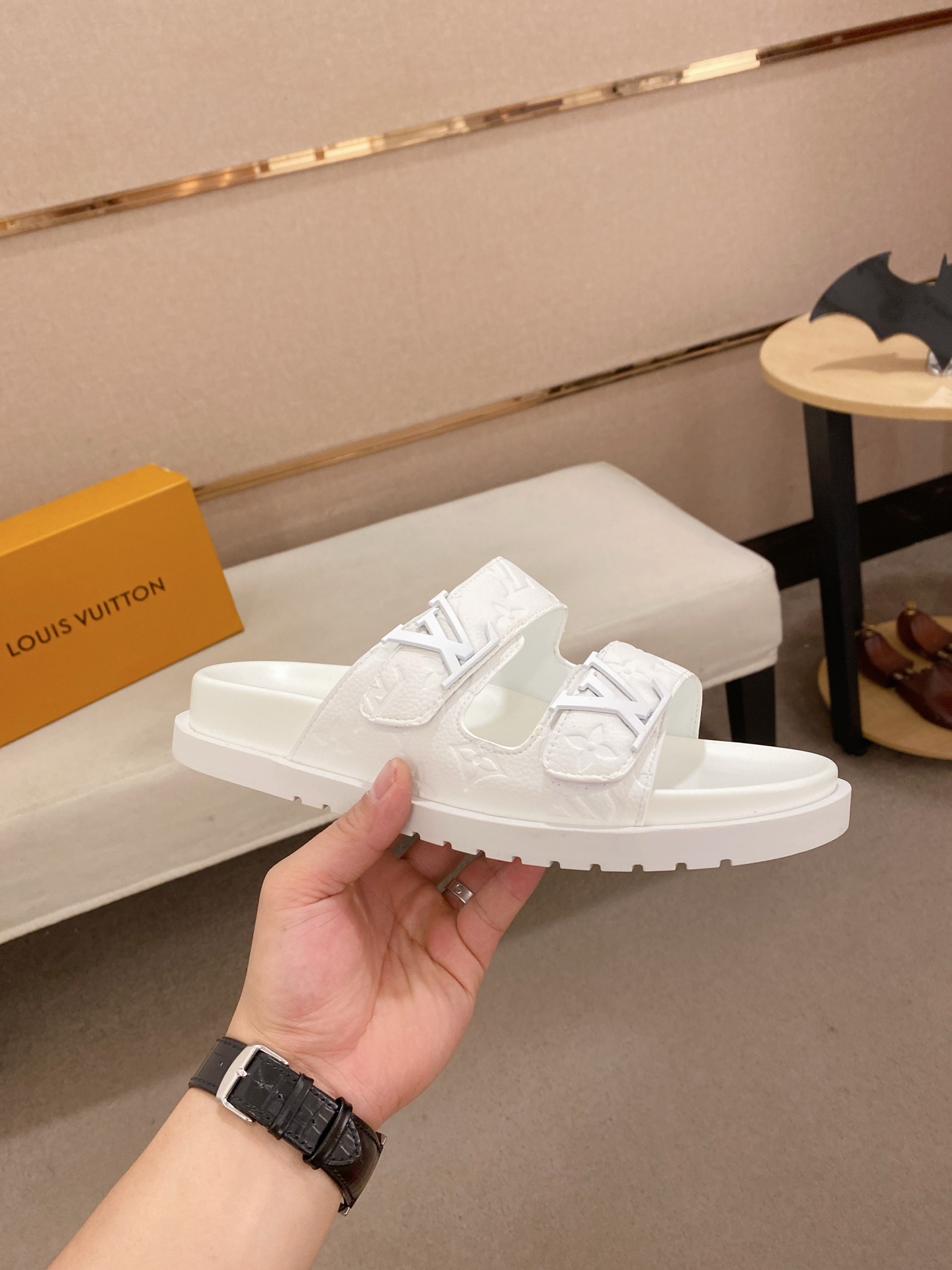 Louis Vuitton Men's White Leather Sandals, sizes 38-44, Spring/Summer Style 5 i1745050845891 8717 0 3
