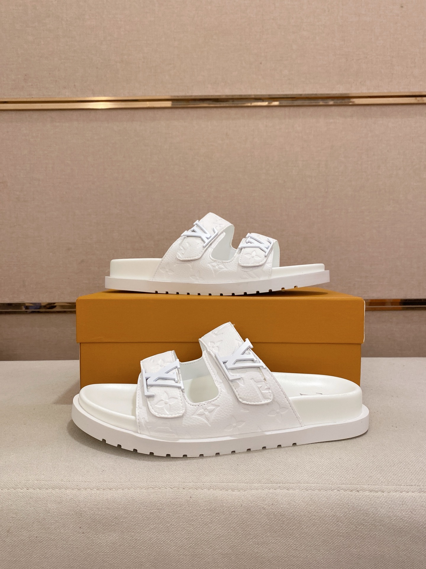 Louis Vuitton Men's White Leather Sandals, sizes 38-44, Spring/Summer Style 8 i1745050845939 187 0 6