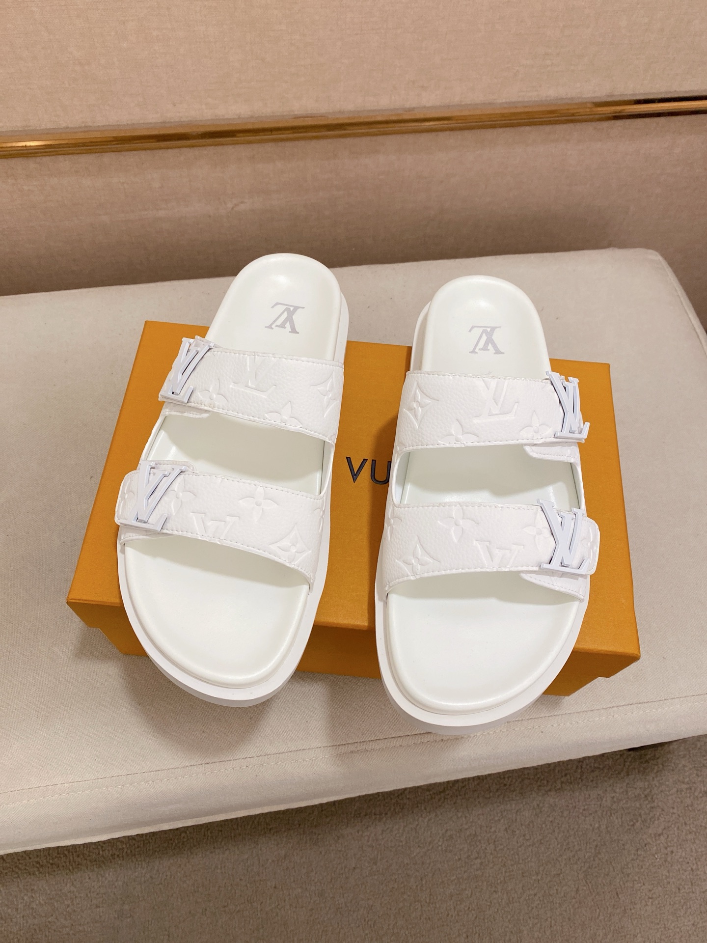 Louis Vuitton Men's White Leather Sandals, sizes 38-44, Spring/Summer Style 7 i1745050846032 5445 0 5
