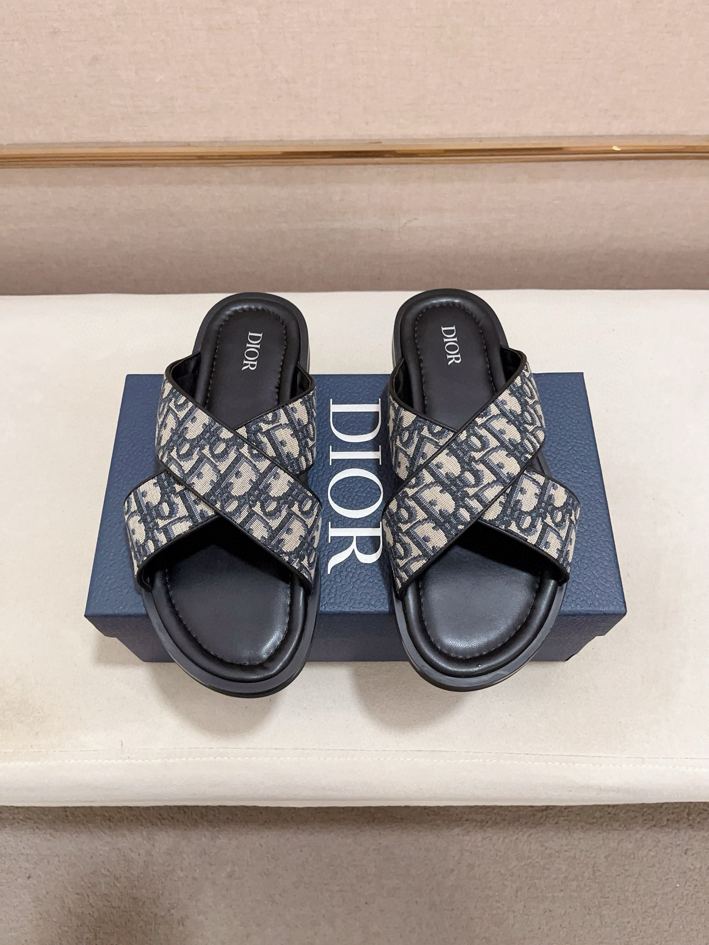Dior Men's Dway Oblique Slides Sandals - Iconic Style & Comfort 8 i1745303134975 3927 0 6