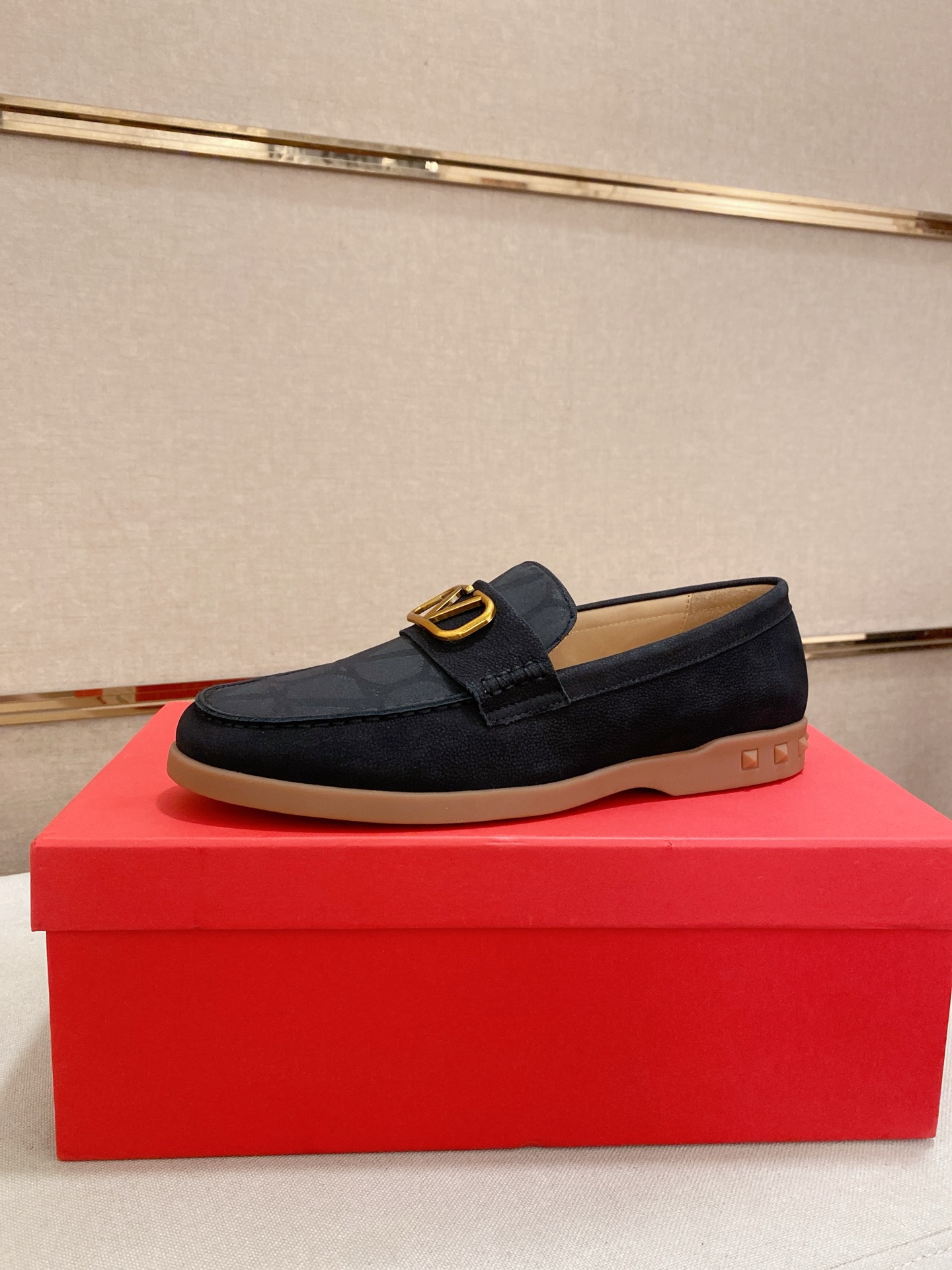 Valentino Men's Leather Loafers - Stylish and Comfortable, Sizes 38-44 1 Valentino Men's Leather Loafers - Stylish and Comfortable, Sizes 38-44