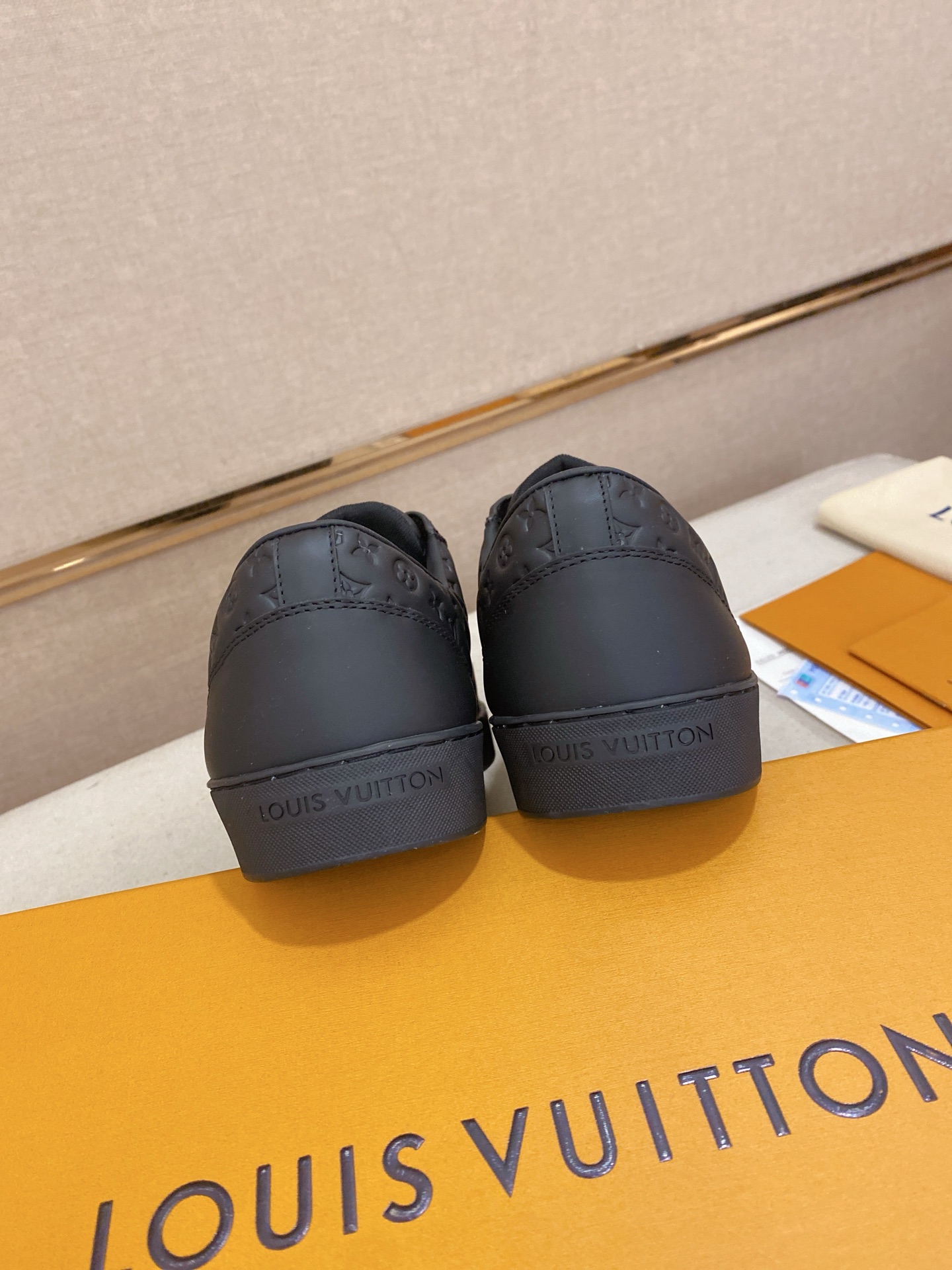 Louis Vuitton Men's Leather Sneaker Casual Shoes, Black, Size 38-44 9 i1746514778483 6135 0 8