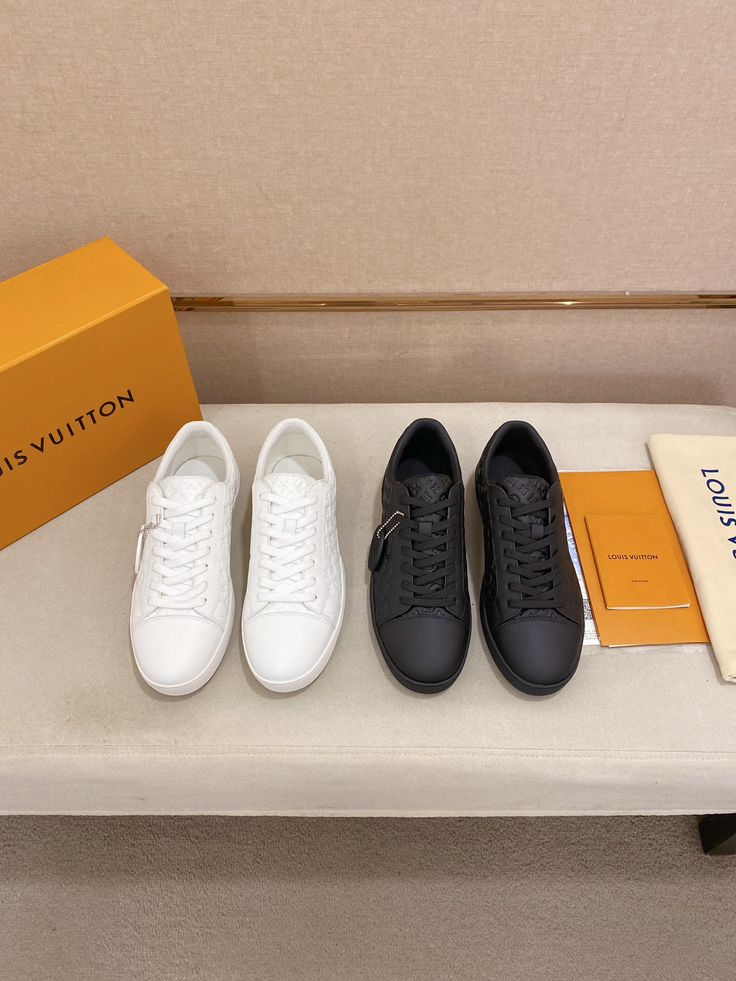Louis Vuitton Men's Leather Sneaker Casual Shoes, Black, Size 38-44 11 i1746514779493 5090 0 10