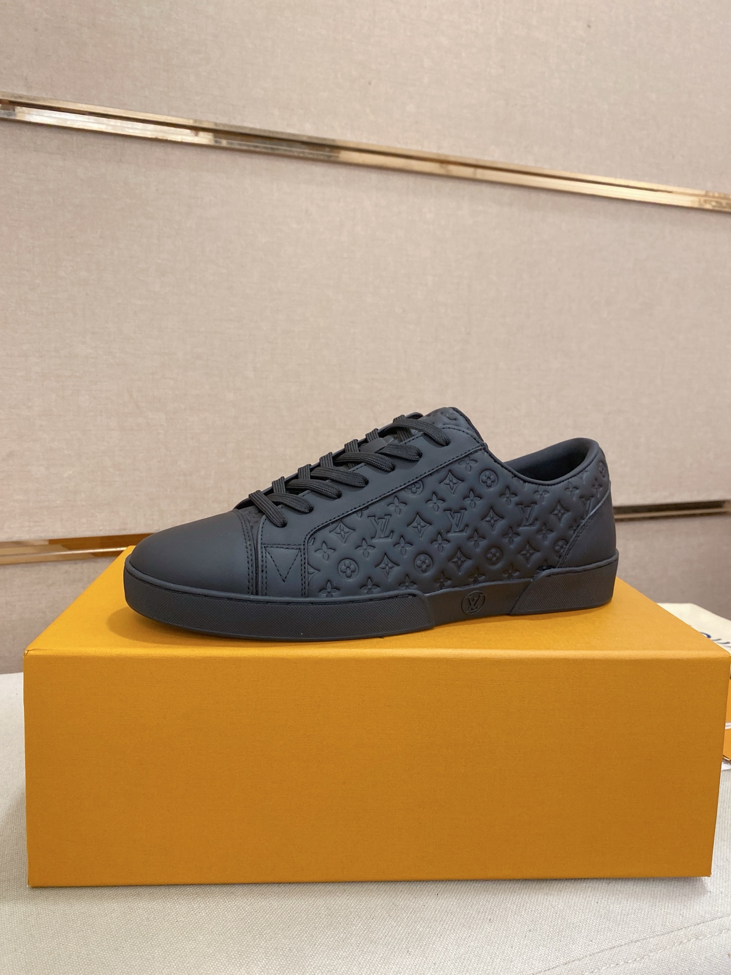 Louis Vuitton Men's Leather Sneaker Casual Shoes, Black, Size 38-44 1 Louis Vuitton Men's Leather Sneaker Casual Shoes, Black, Size 38-44