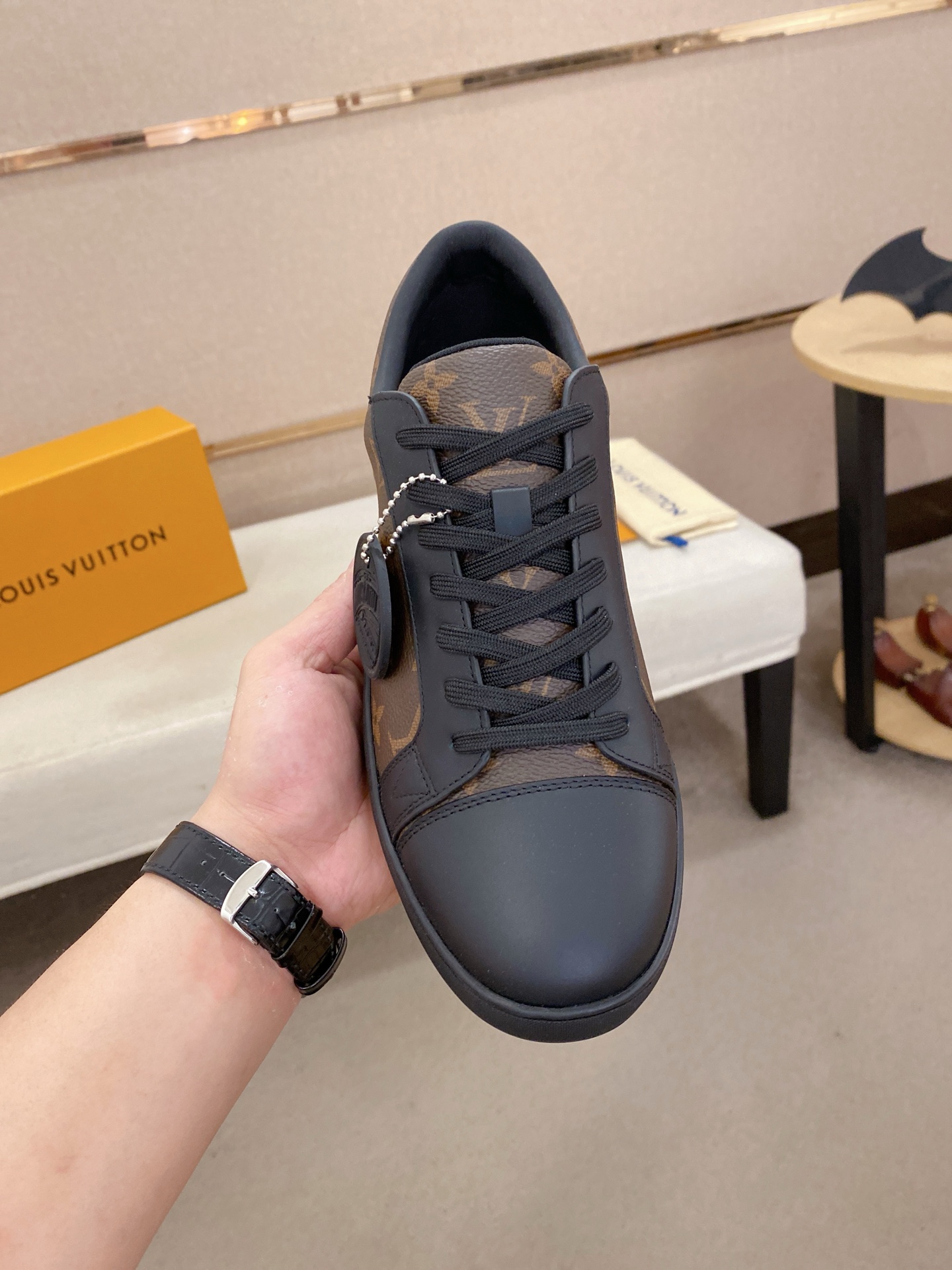 Louis Vuitton Men's Leather Sneaker, Top Quality Designer Fashion Sneakers 3 i1746515089119 2935 0 1