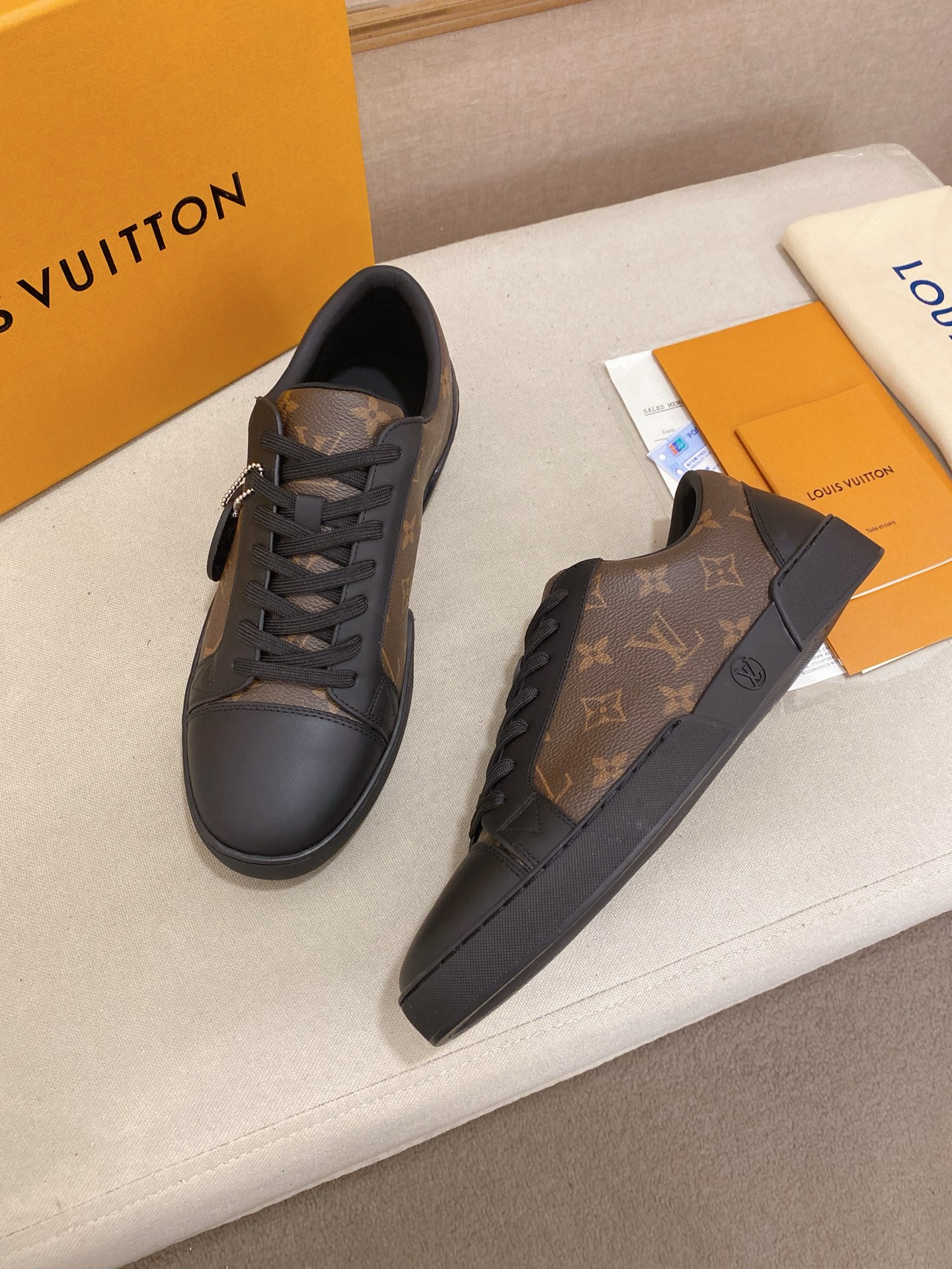 Louis Vuitton Men's Leather Sneaker, Top Quality Designer Fashion Sneakers 6 i1746515089146 7679 0 4