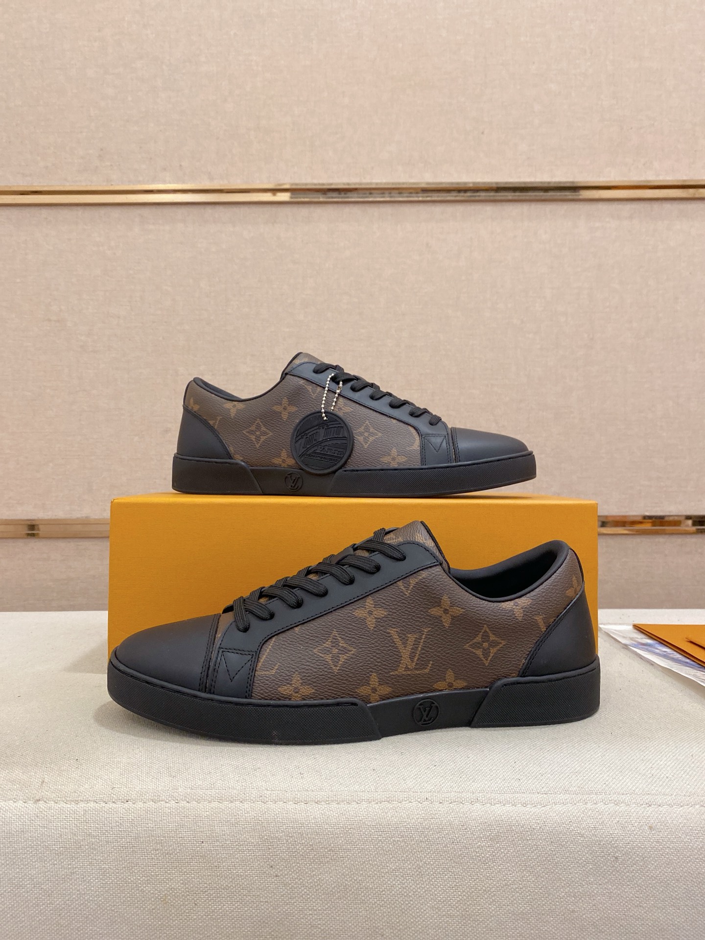 Louis Vuitton Men's Leather Sneaker, Top Quality Designer Fashion Sneakers 8 i1746515089171 4397 0 6