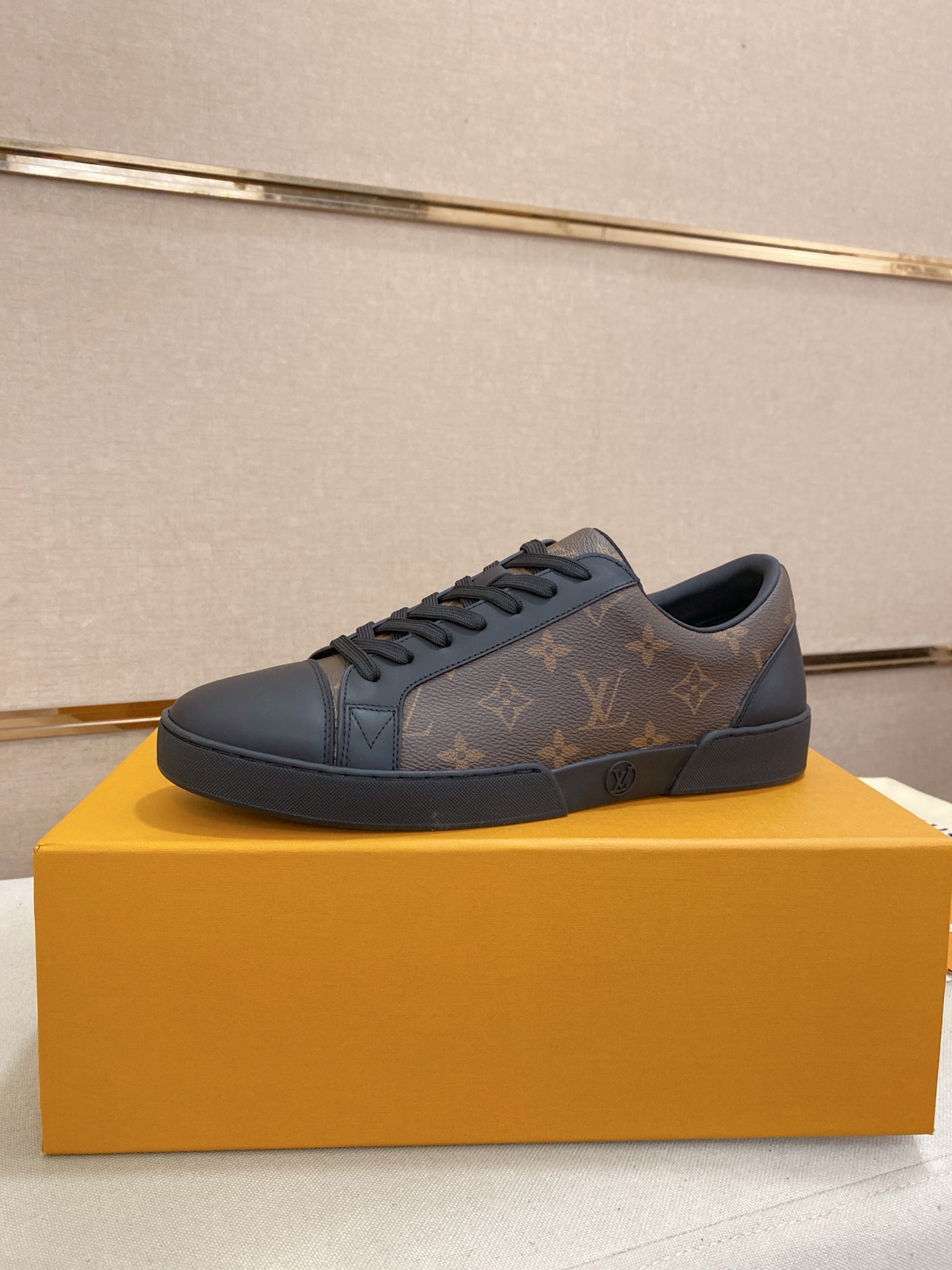Louis Vuitton Men's Leather Sneaker, Top Quality Designer Fashion Sneakers 2 i1746515090174 6232 0 0
