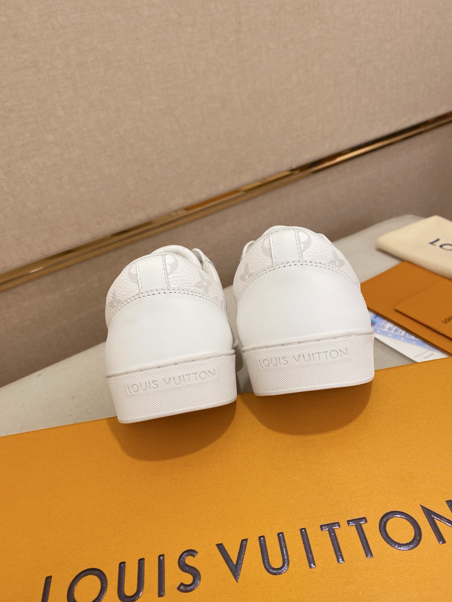 Louis Vuitton Men's White Leather Casual Sneakers with Monogram Print 9 i1746515117858 1030 0 7