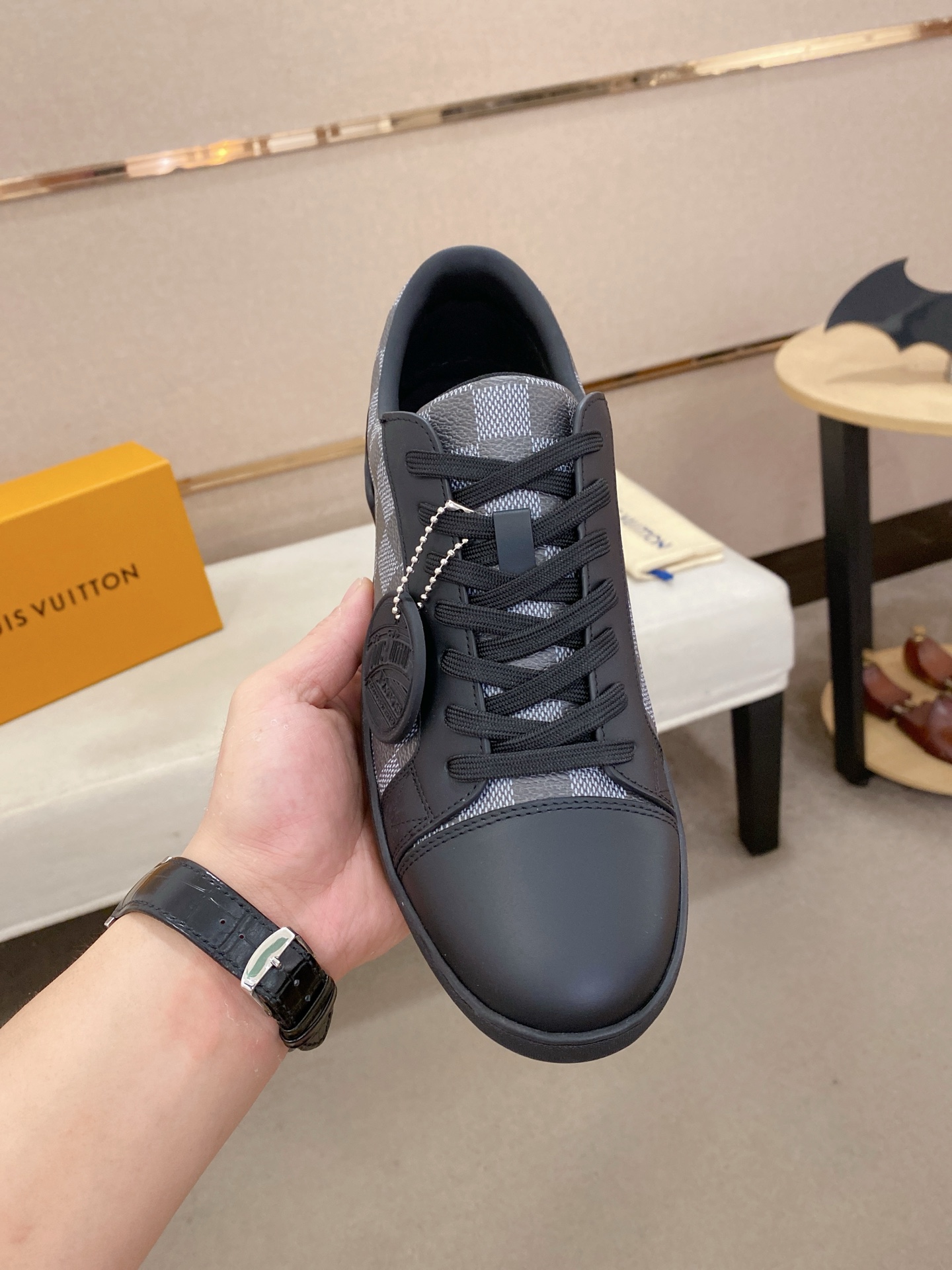 Louis Vuitton Men's Damier Print Leather Sneakers, Stylish and Comfortable 3 i1746515159894 114 0 1