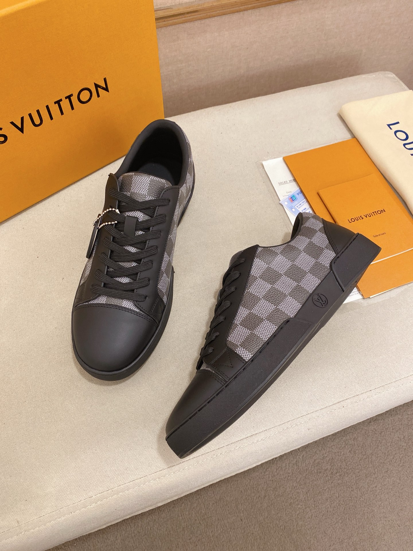 Louis Vuitton Men's Damier Print Leather Sneakers, Stylish and Comfortable 6 i1746515160118 8206 0 5