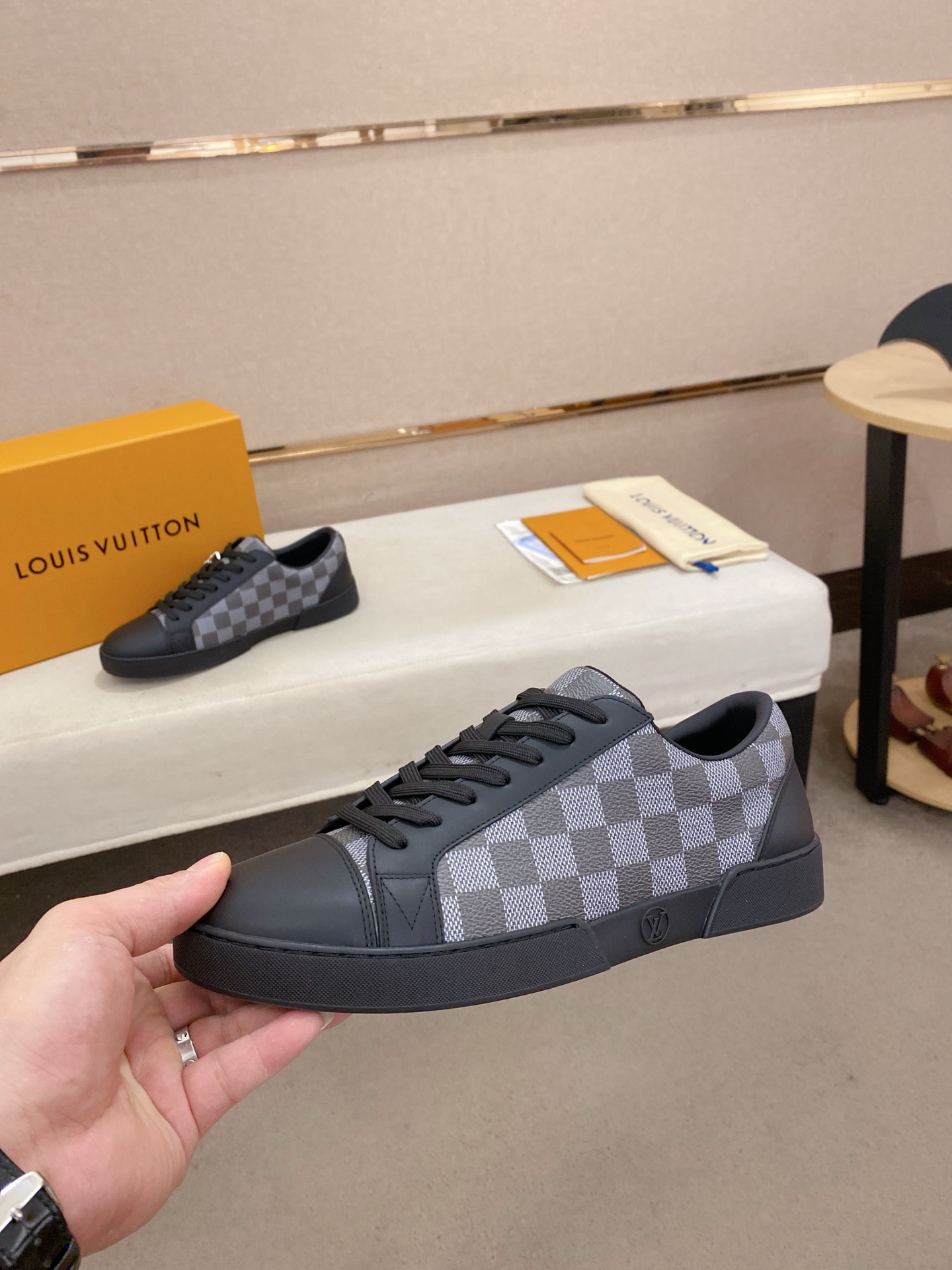 Louis Vuitton Men's Damier Print Leather Sneakers, Stylish and Comfortable 5 i1746515161014 2875 0 3