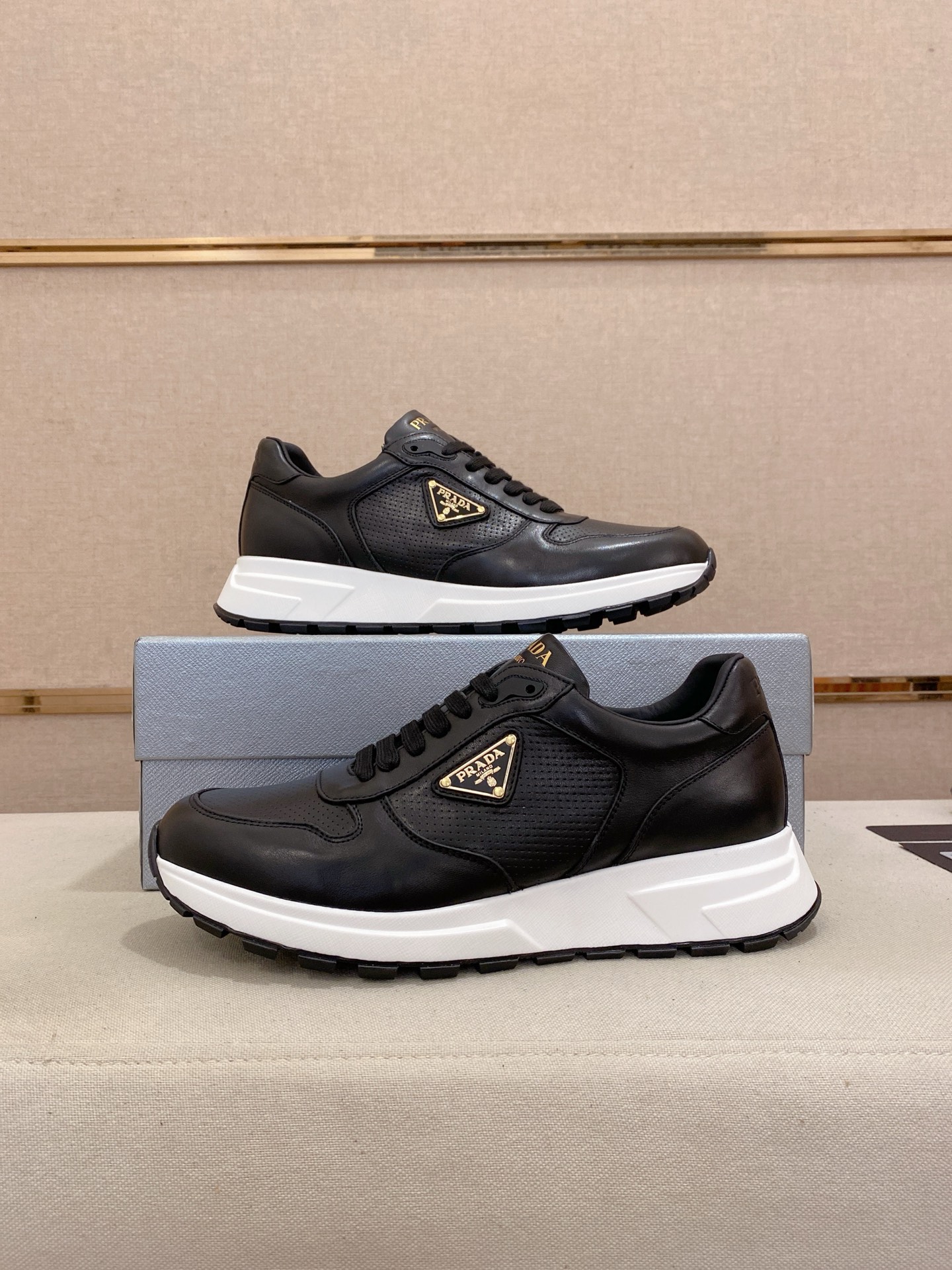 Prada Men's Leather Sneakers - Stylish, Comfortable, and High-Quality 8 i1746599850062 3810 0 6