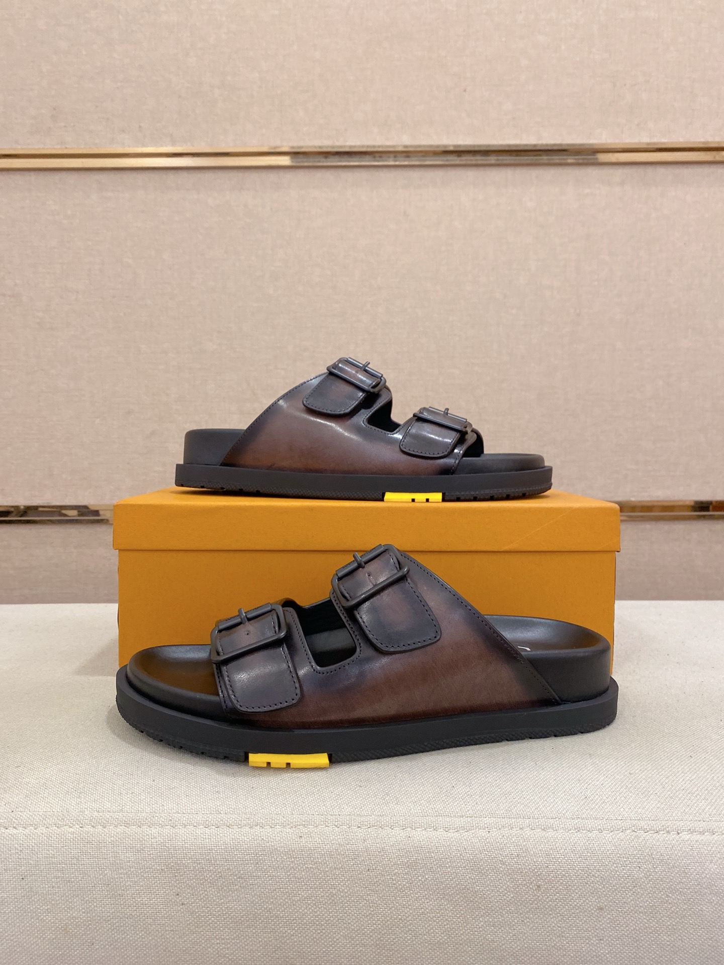 Louis Vuitton Men's Leather Sandals,Italian Leather, Sizes 38-44 - Top Quality 8 i1746858570231 2187 0 6